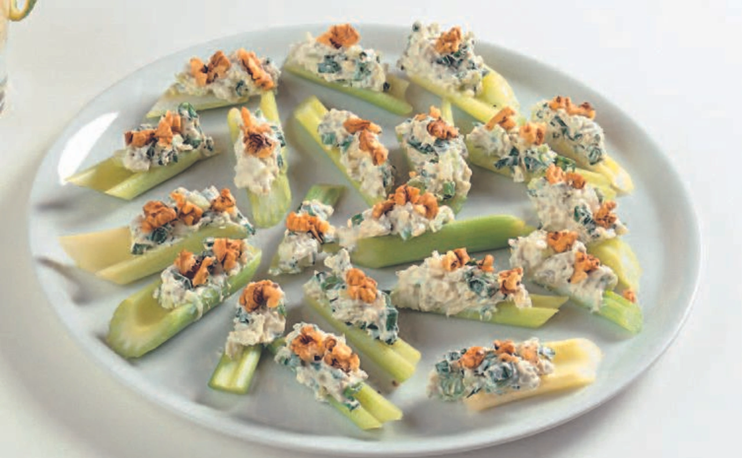 Selleriestangen mit Edelschimmelkäse