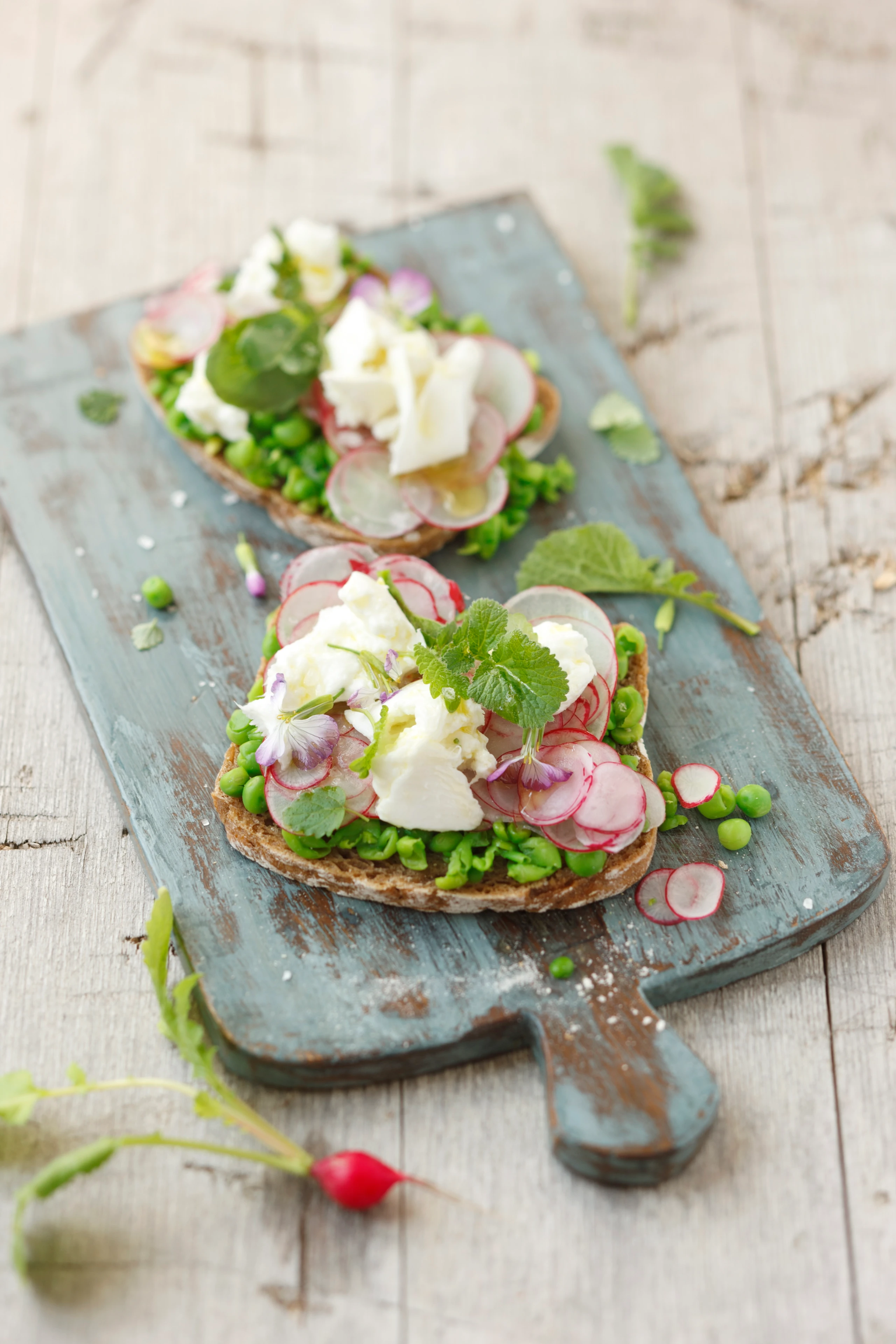 Radieschen-Erbsen-Tartin mit Mozzarella