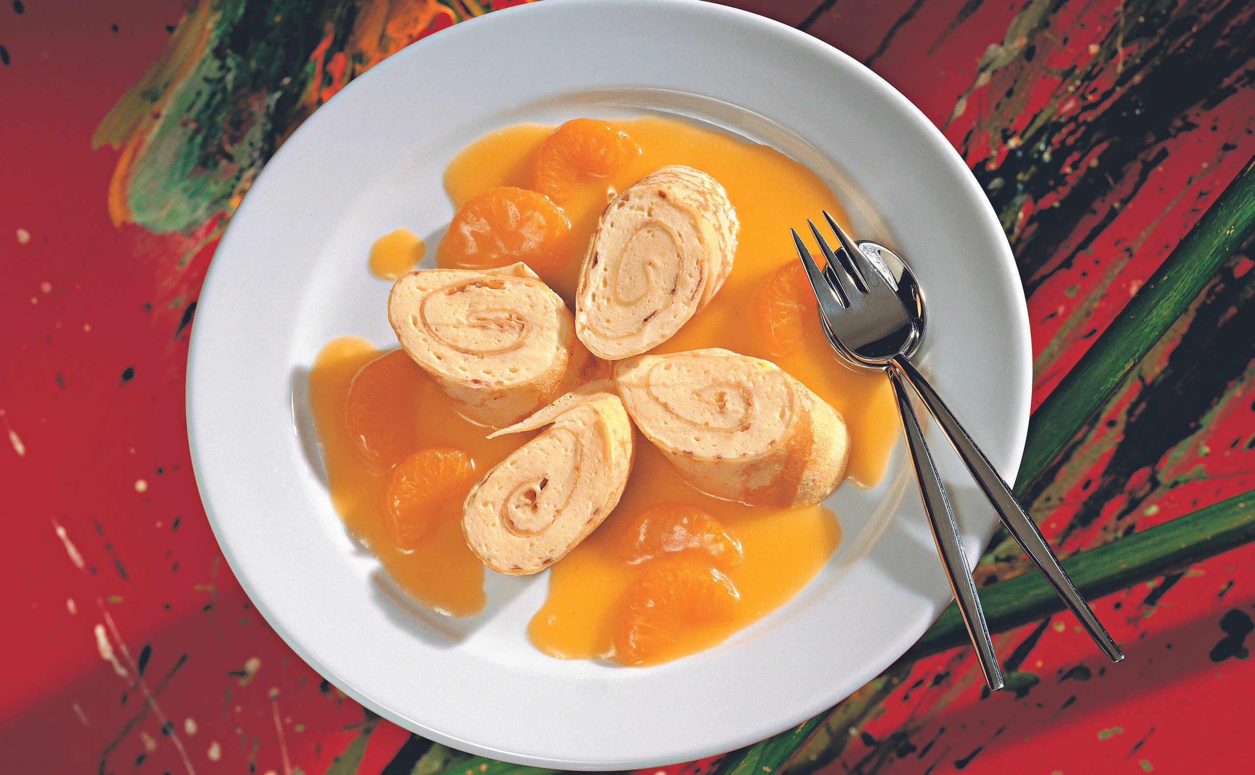 Palatschinken-Rouladen mit Vanillefülle und Orangen-Mandarinensauce