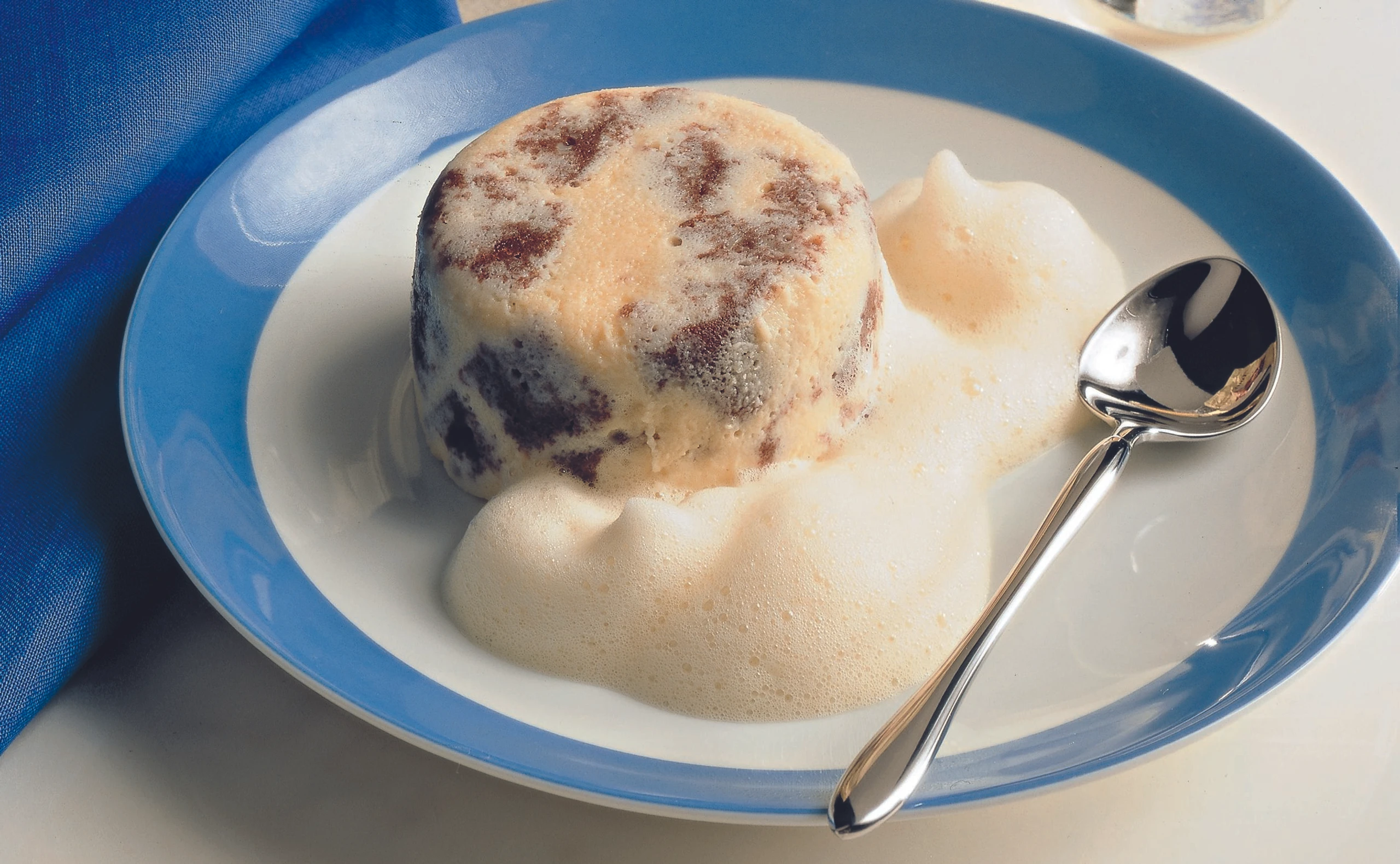 Kabinettpudding mit Vanilleguss und Weinsauce