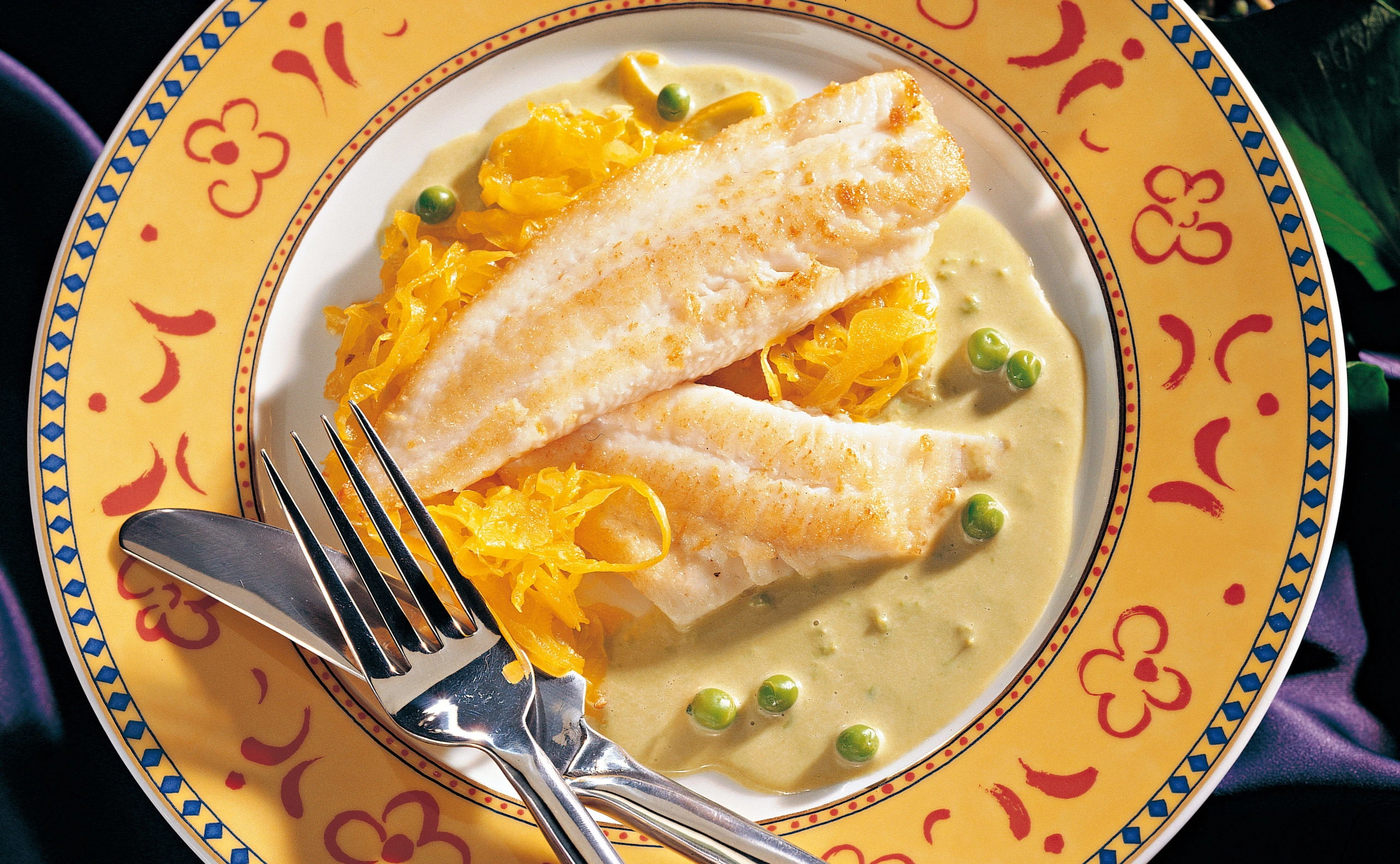 Gebratene Schollenfilets auf Safrankraut