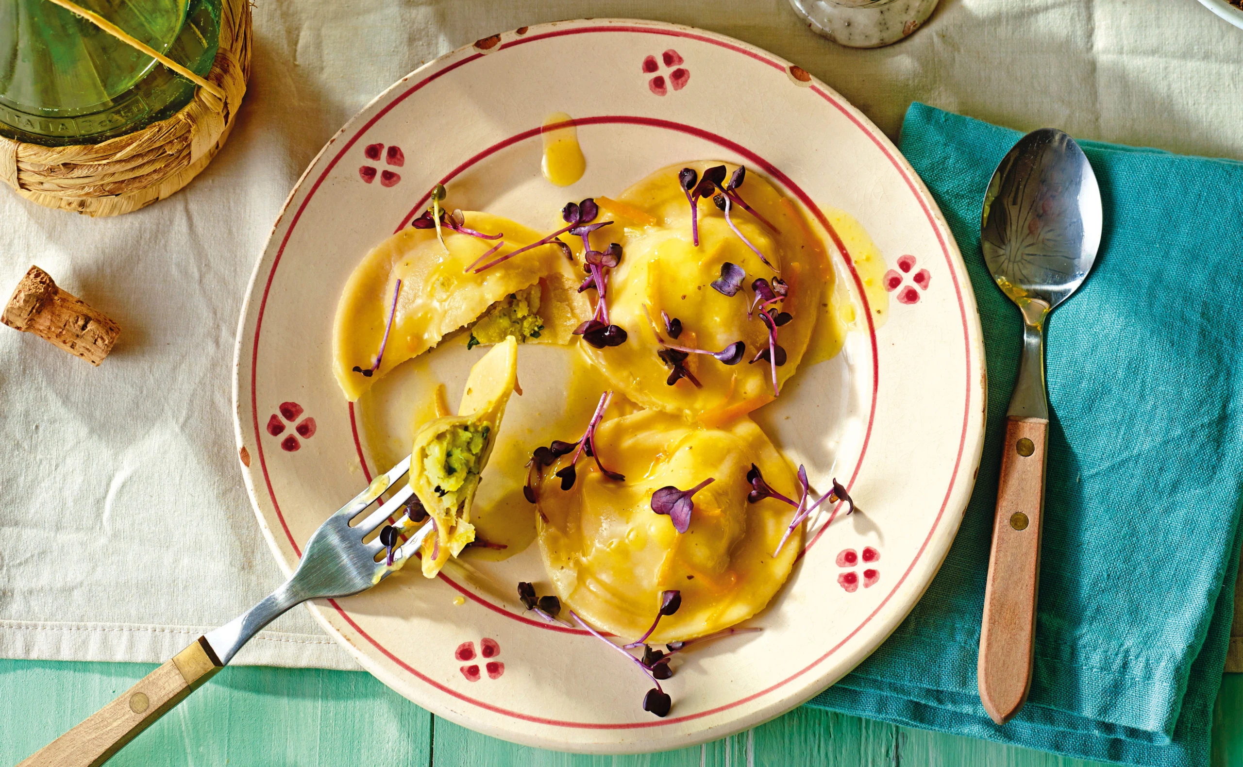 Ravioli mit Mozzarella-Lauchfülle und Orangenfond