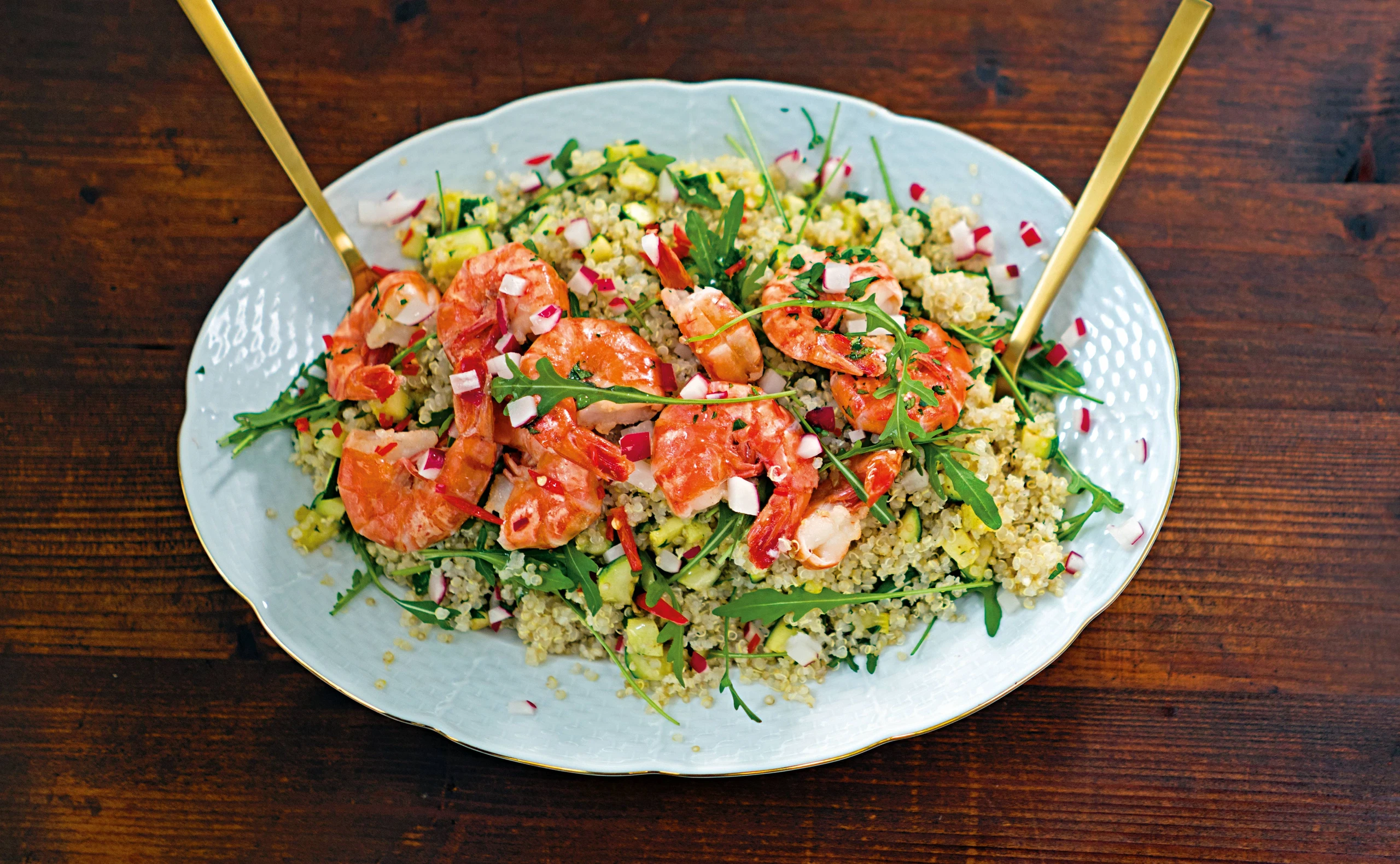 Quinoa mit Garnelen, Rucola und Kräutern