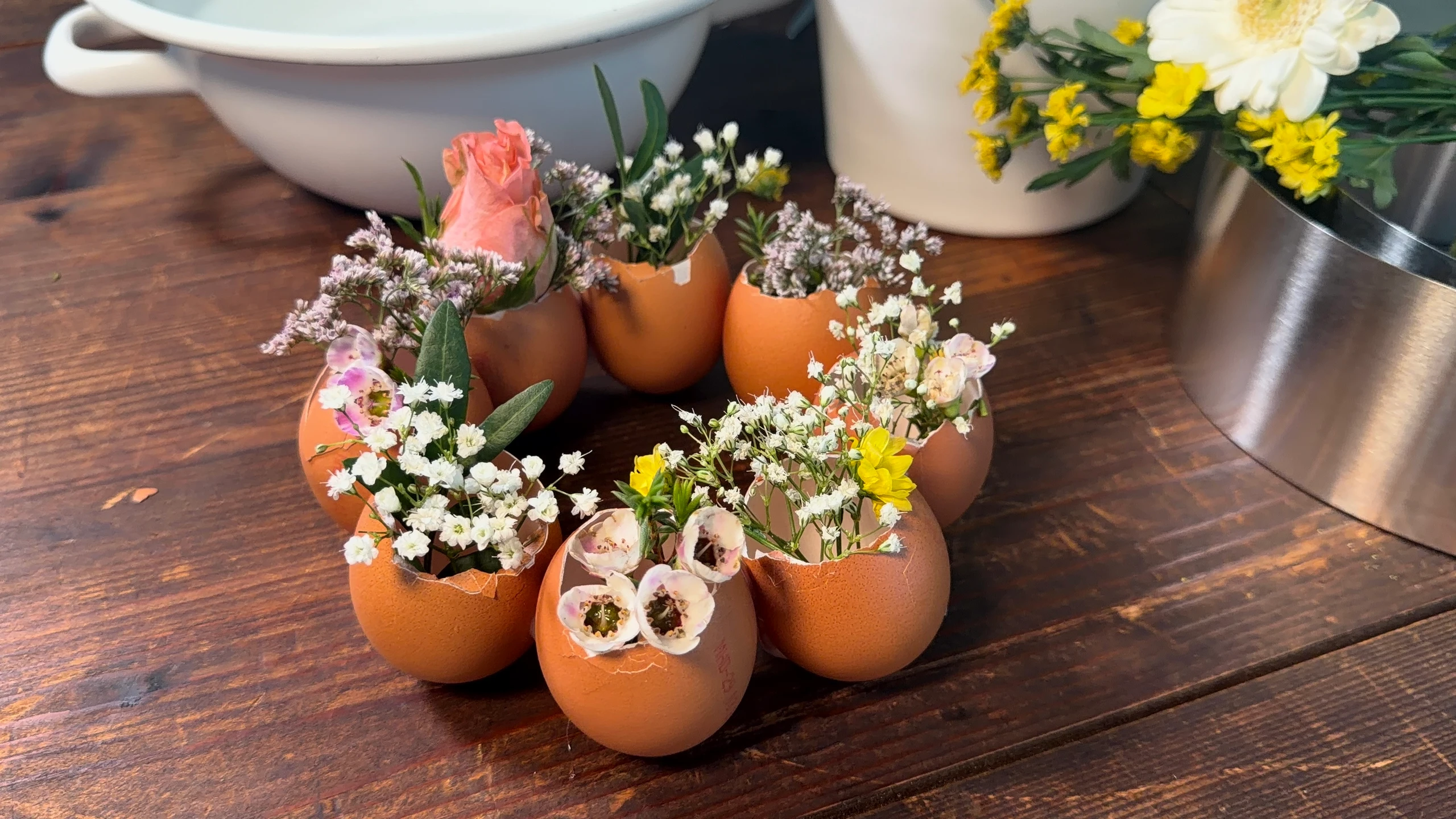 Osterkranz mit Eierschalen