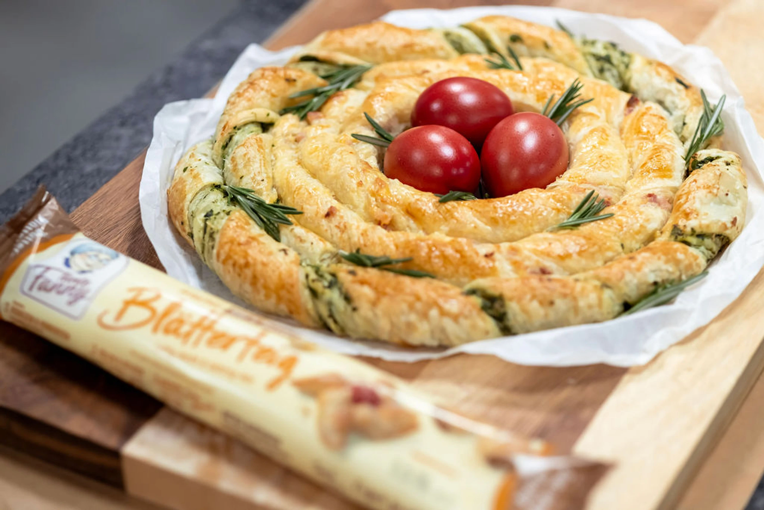 Herzhaft gefüllter Osterkranz