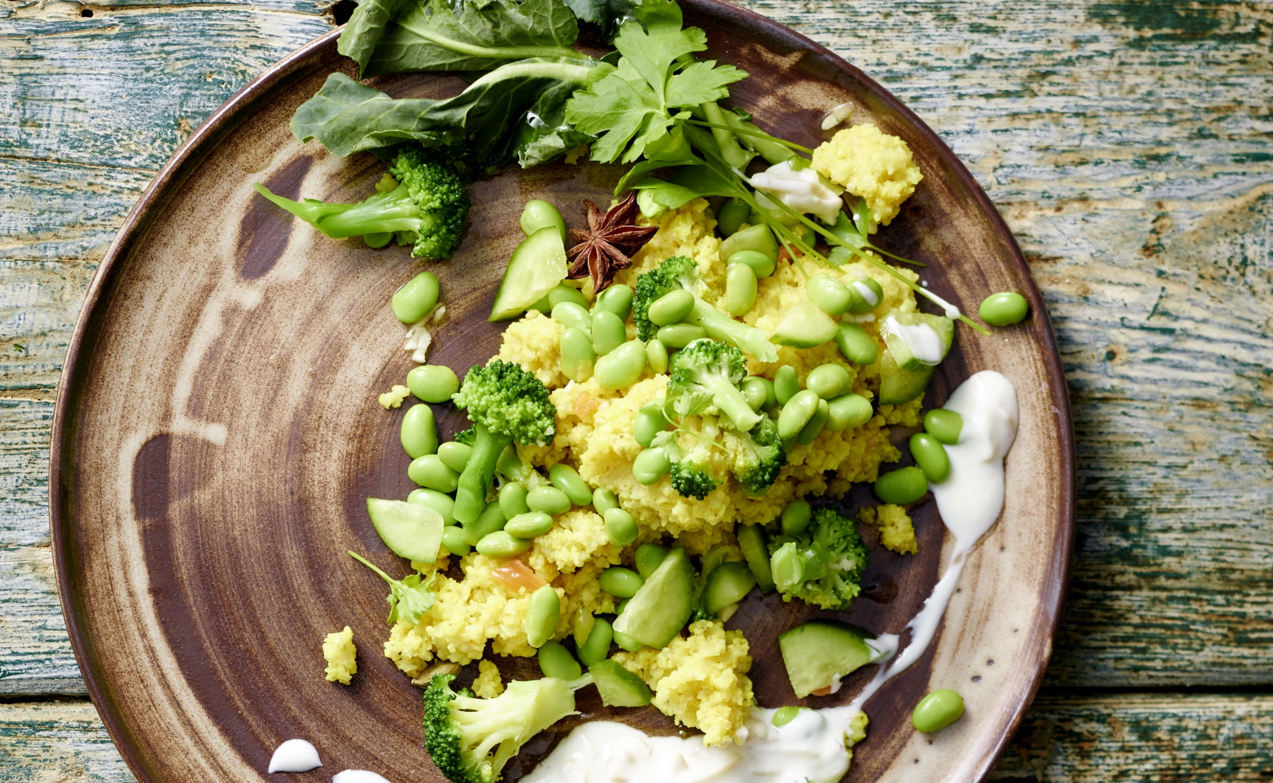 Gewürzhirse mit Gemüse und Mandel-Joghurt
