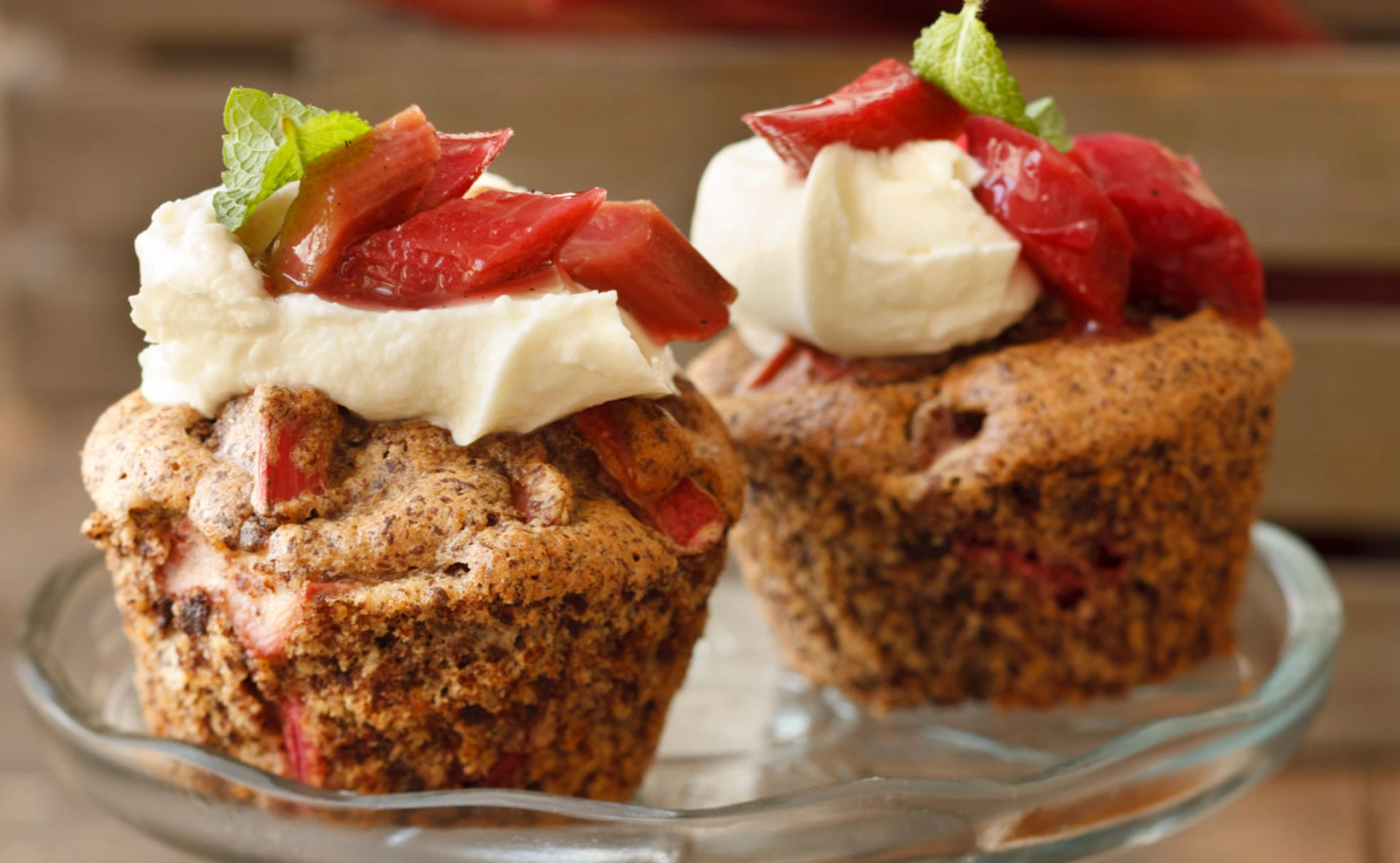 Rhabarber-Cupcakes mit Frischkäse-Topping