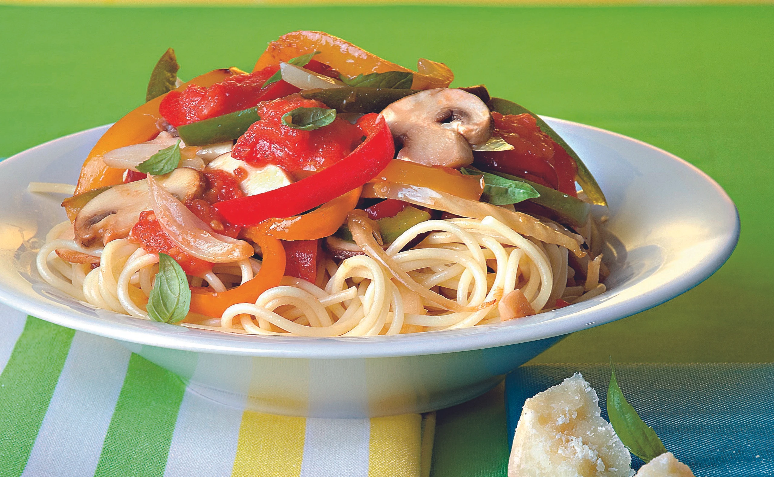 Spaghetti mit geschmorter Gemüsesauce