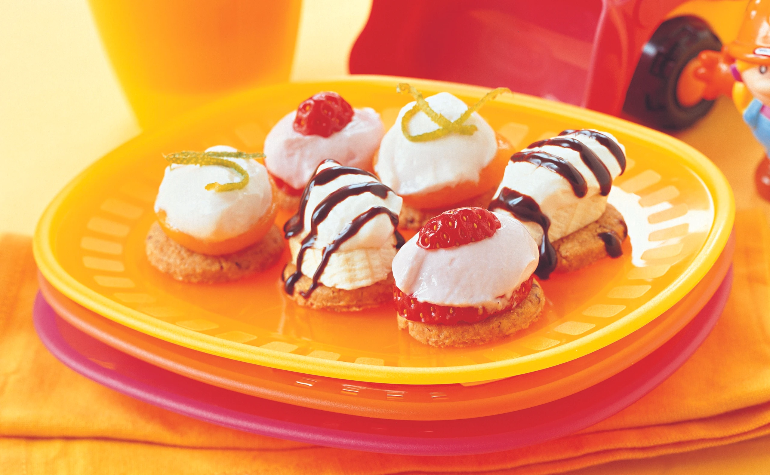 Fruchtige Nockerl auf Vollkornkeksen