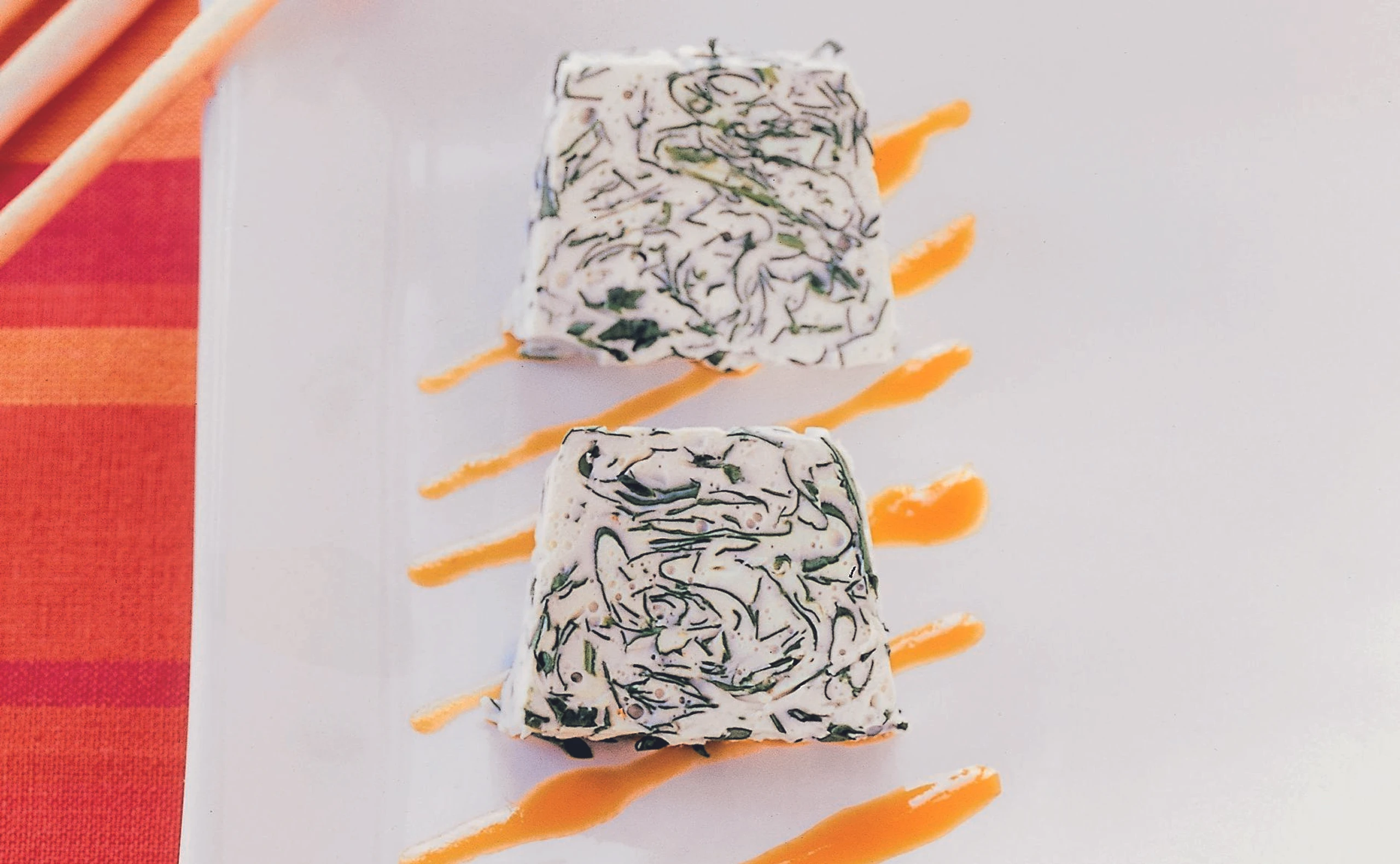 Mangold-Terrine mit Lauchsalat und Karottensauce