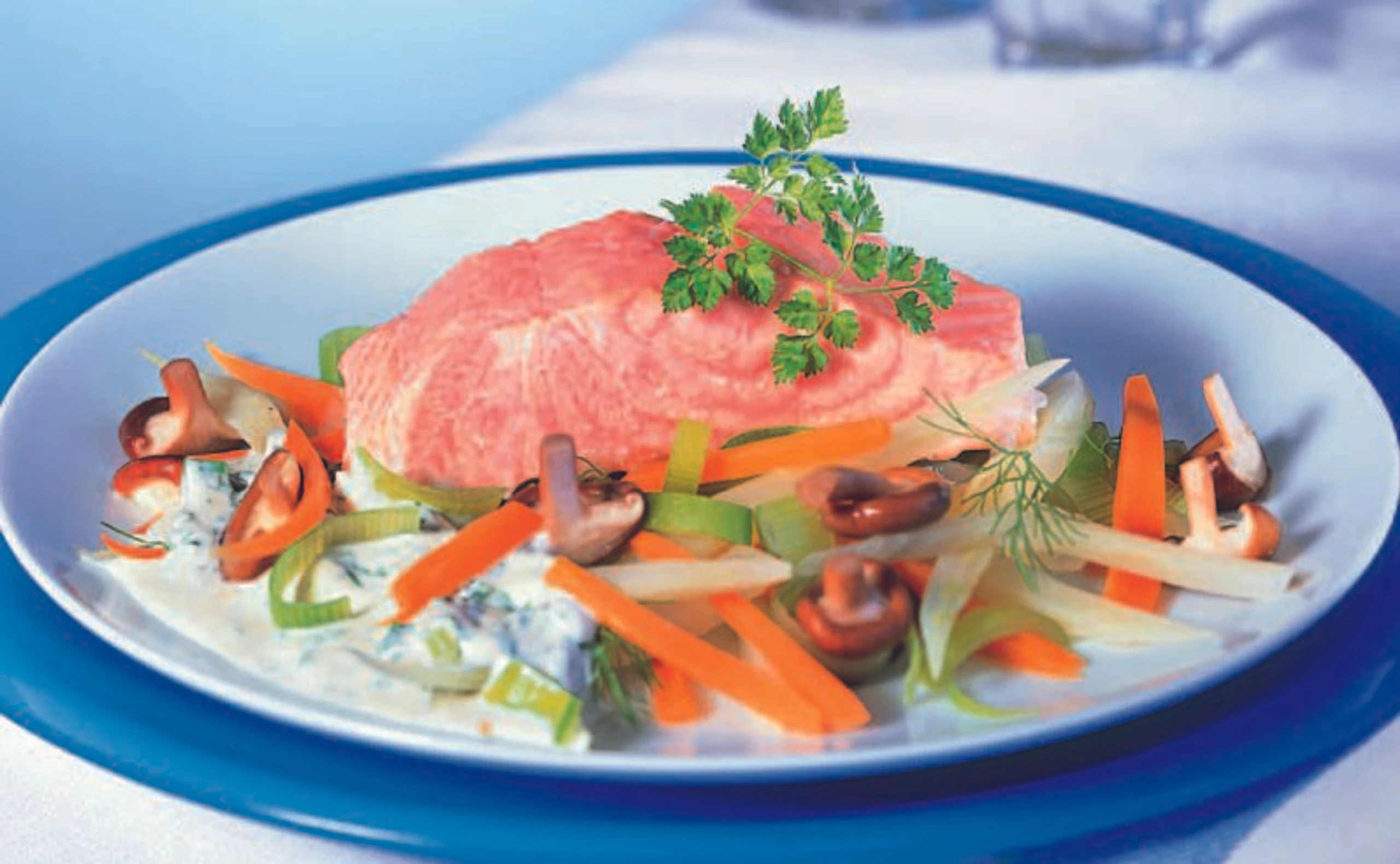 Lachsfilet auf Fenchel und Pilzen