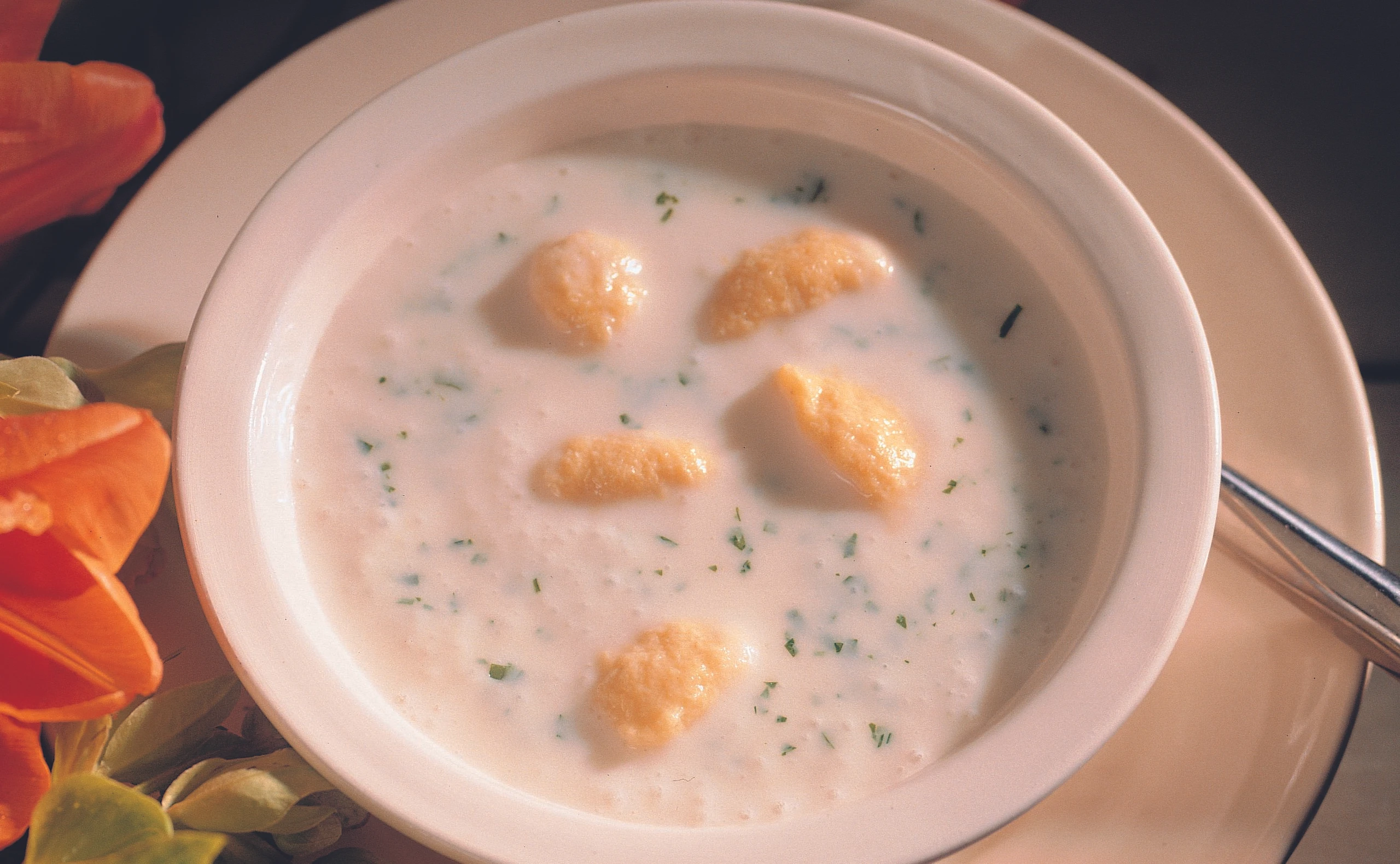 Selleriesuppe mit Karottennockerln