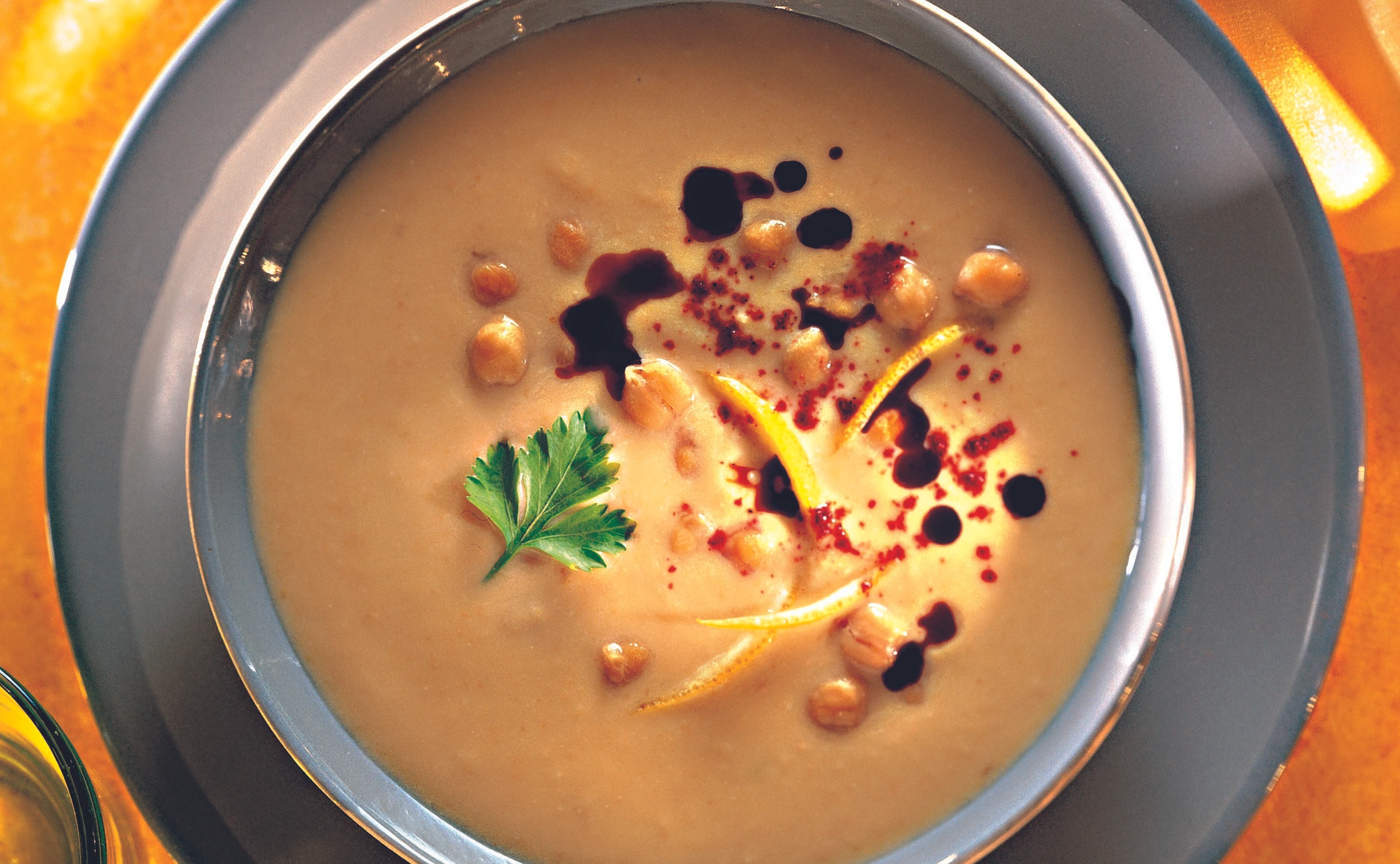 Kichererbsen-Suppe mit Kernöl