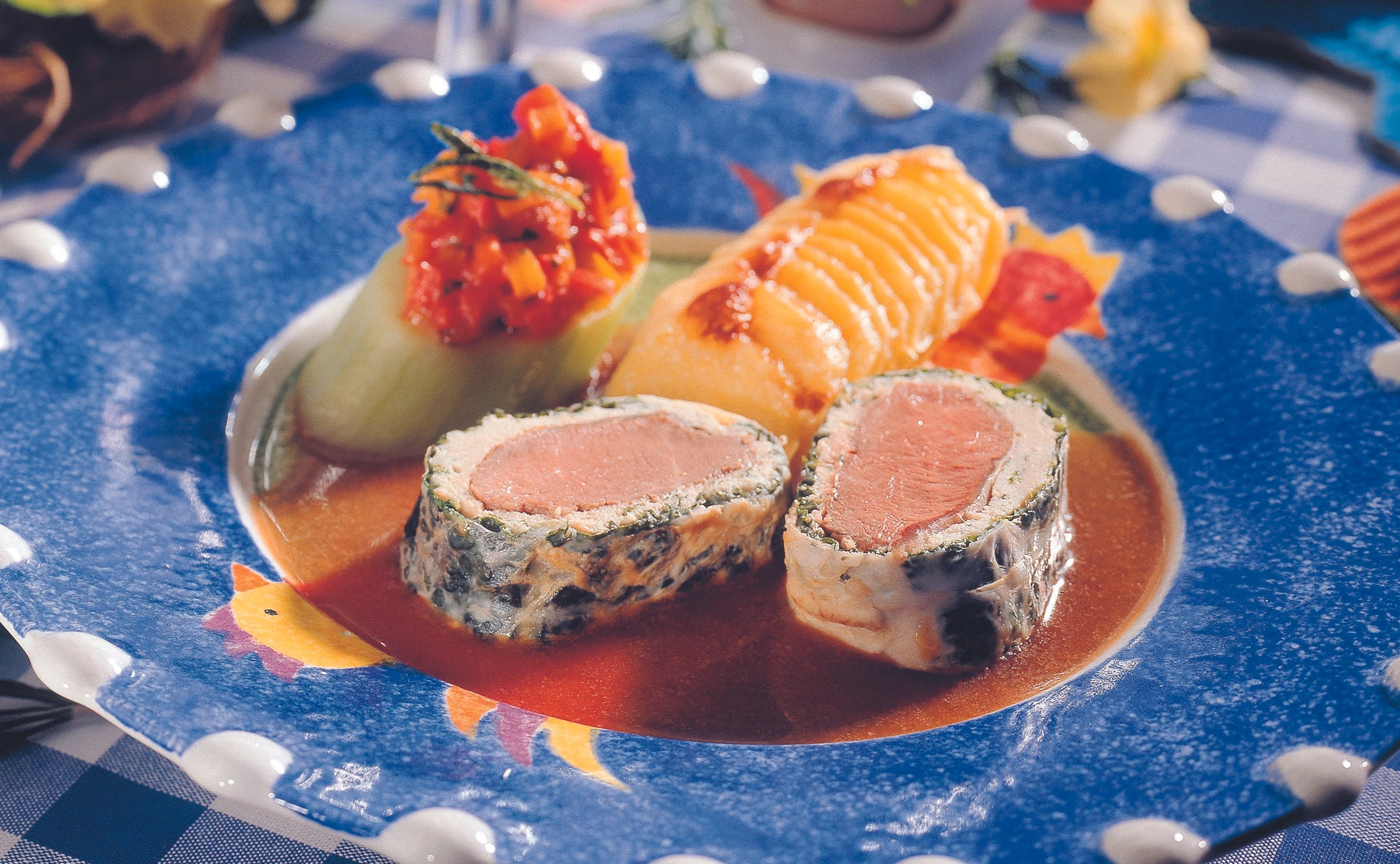 Lammrückenfilet im Kohlmantel