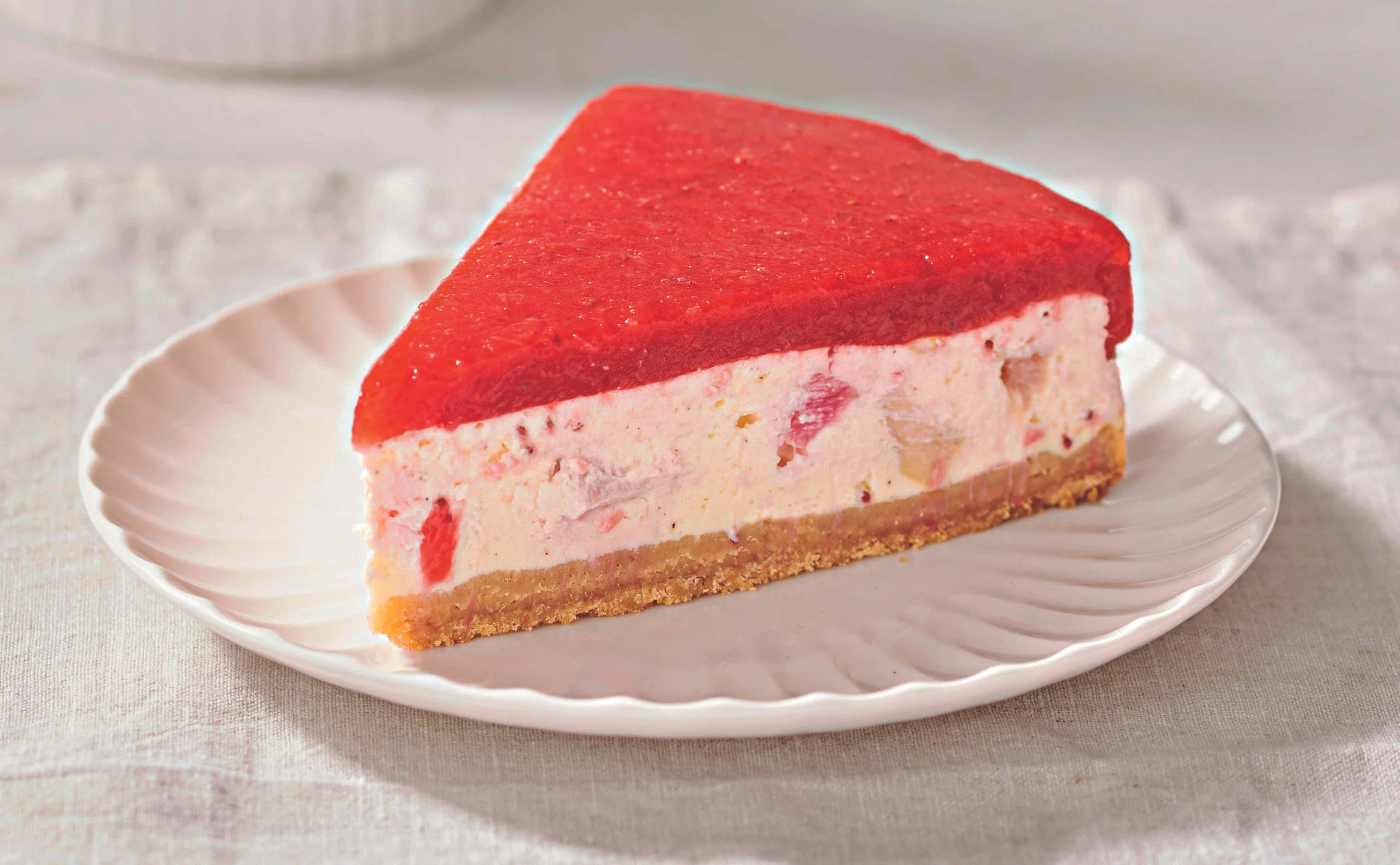 Low Carb Erdbeer-Rhabarber-Topfenkuchen