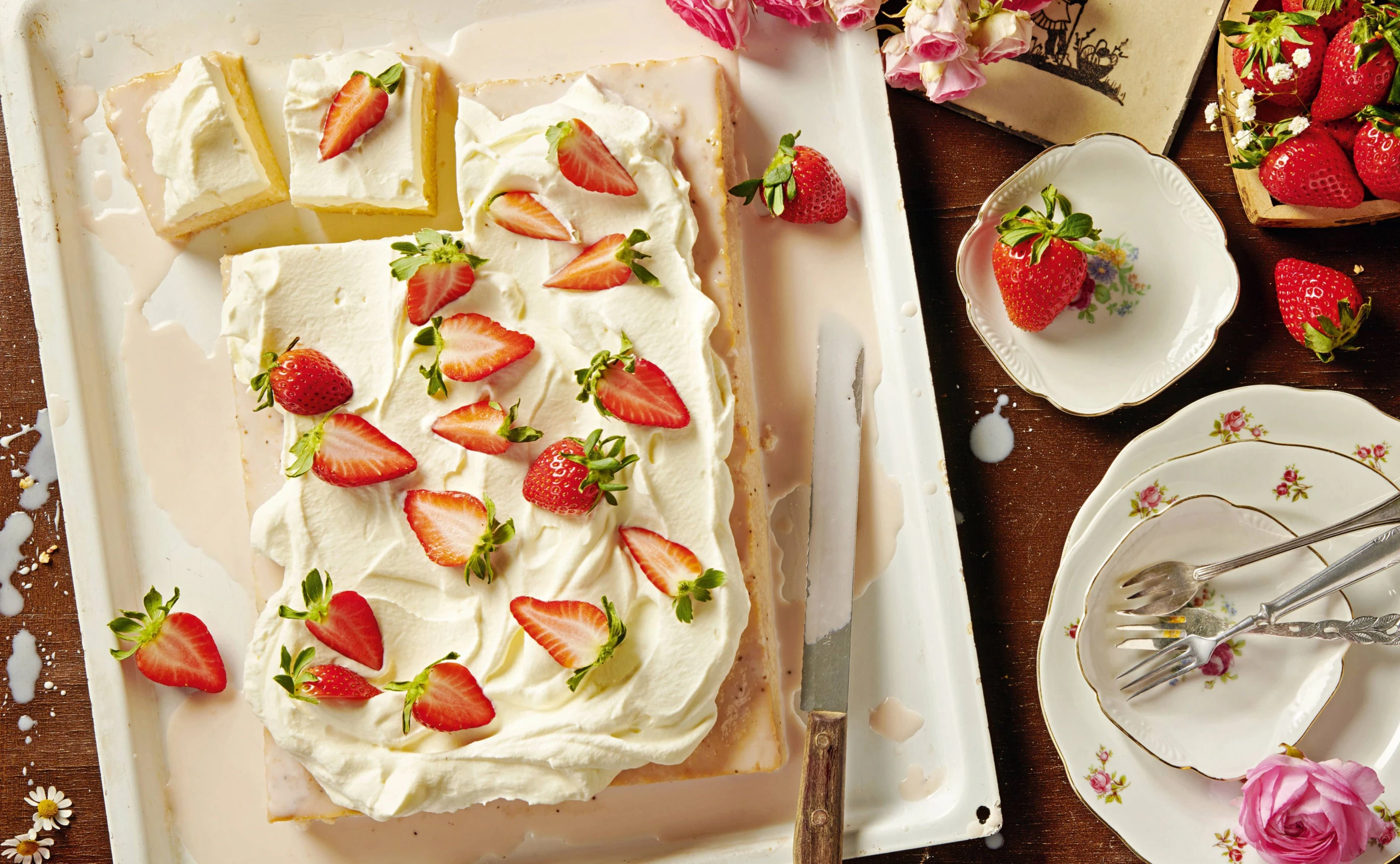 Milchkuchen mit Erdbeeren