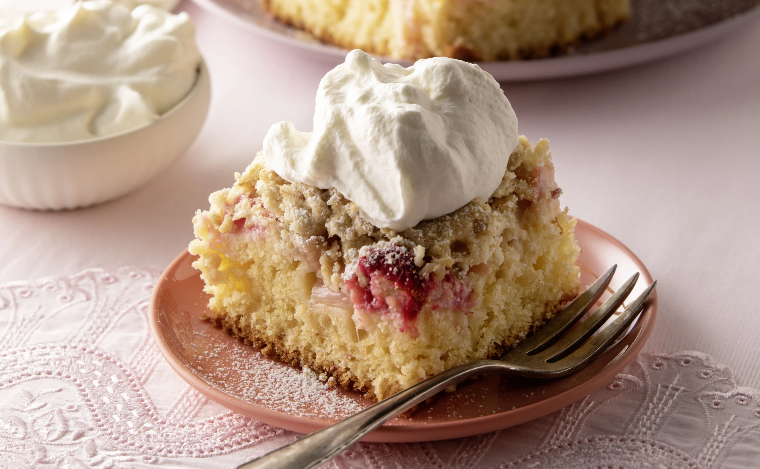 Rhabarber-Himbeer-Streuselkuchen