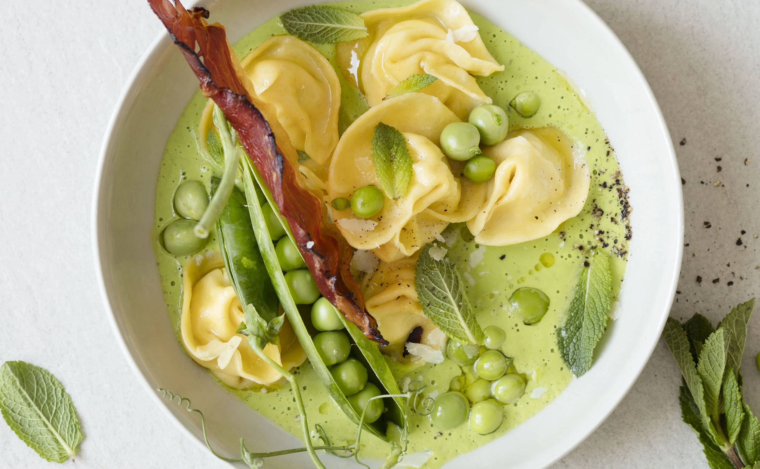 Ricotta-Ravioli mit Erbsen-Minzecreme