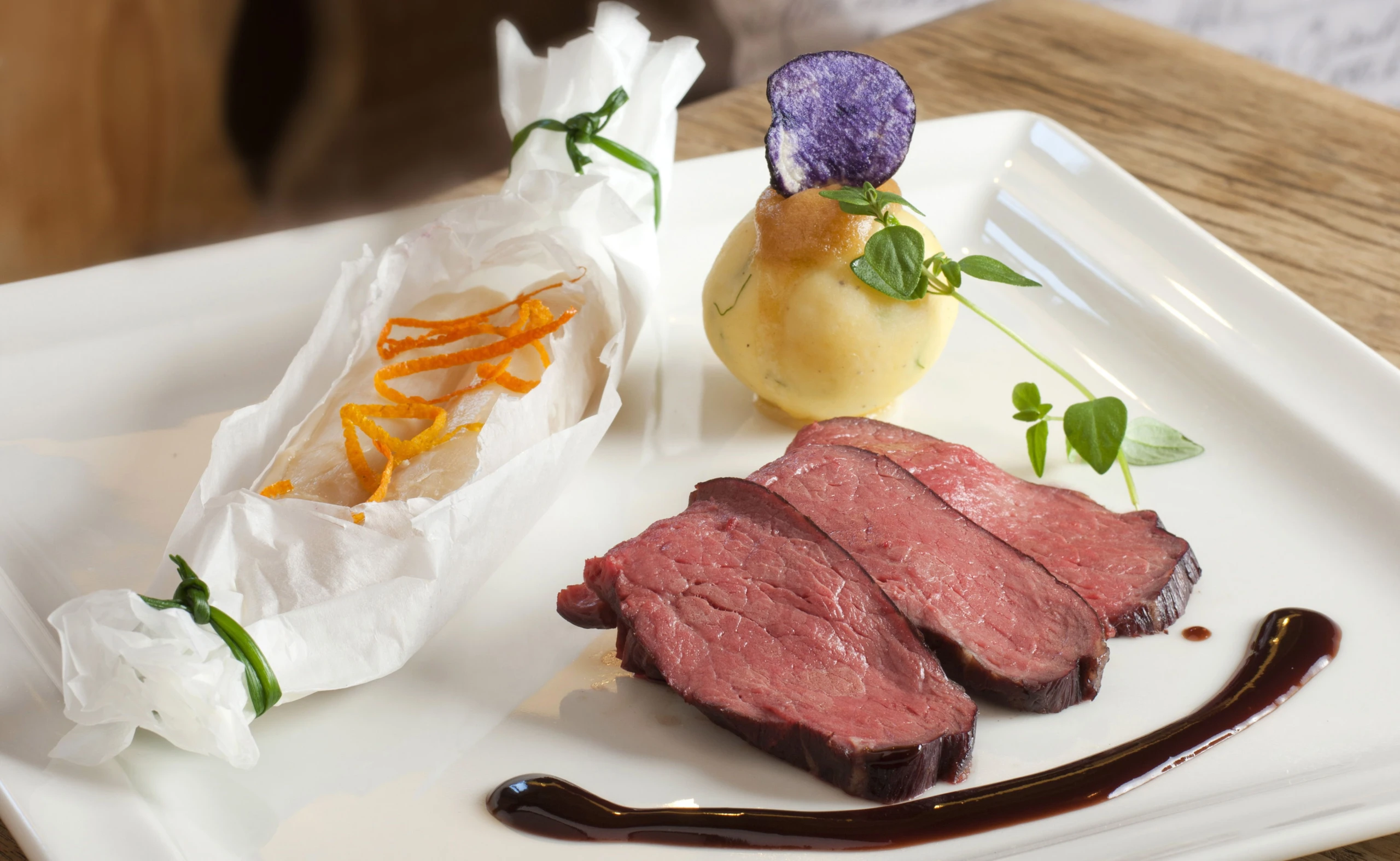 Hüftsteak mit Bärlauchknödeln und Spargel