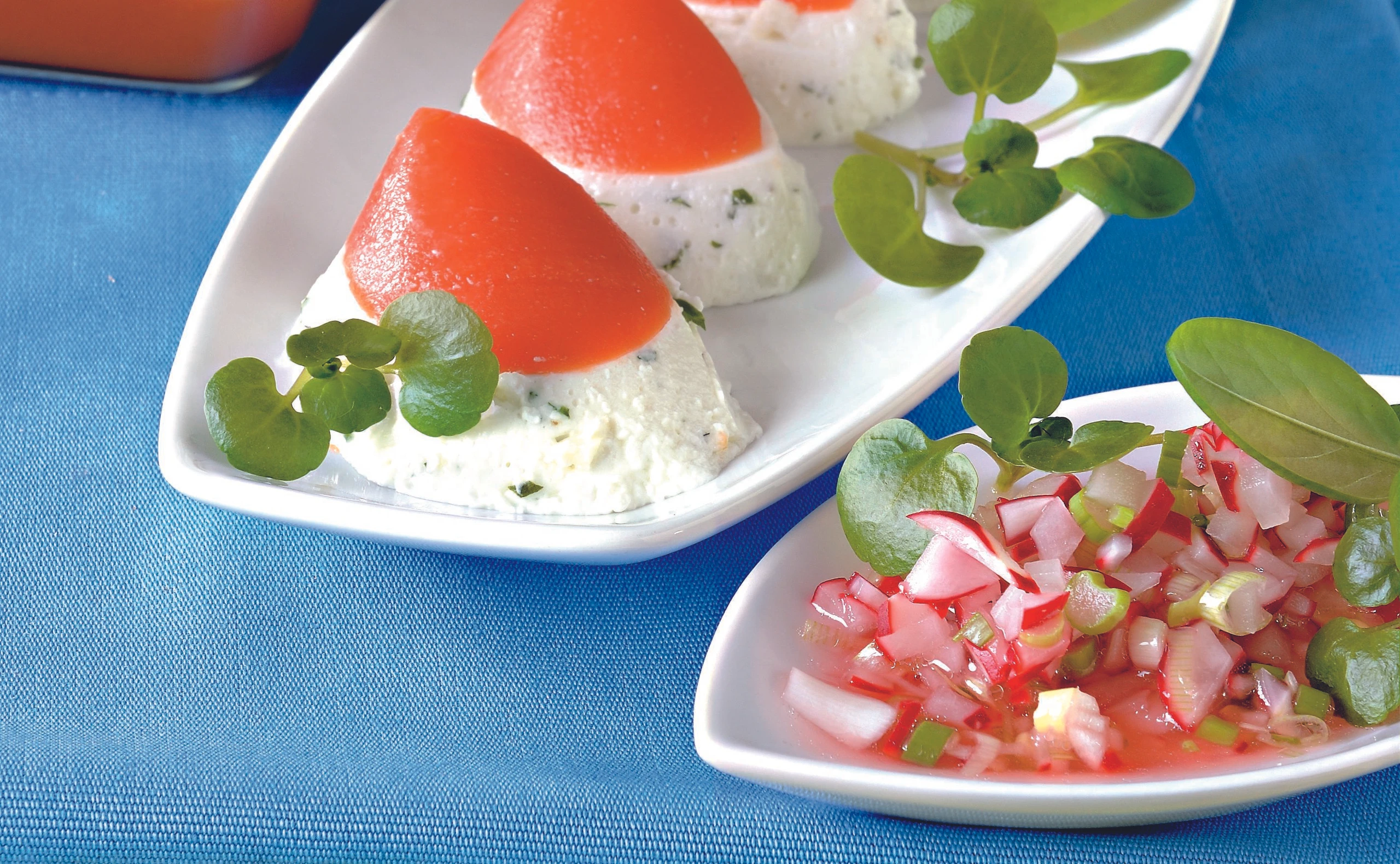 Kresse und Sauerampfer mit Radieschen-Salsa