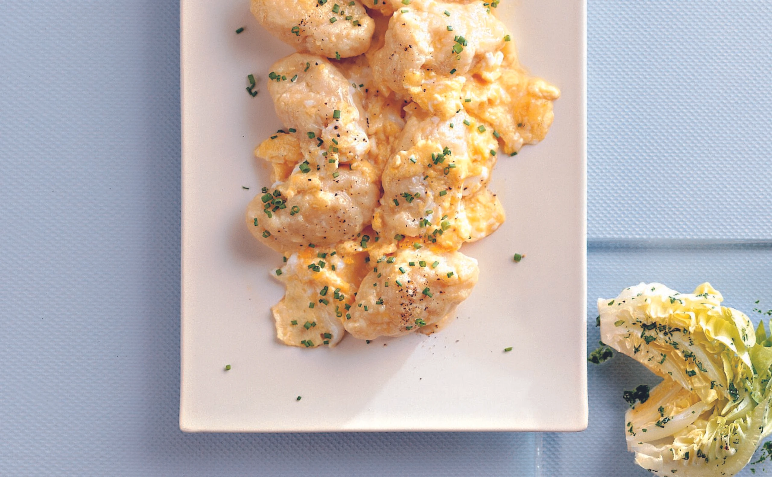 Eiernockerl mit marinierten Salatherzen