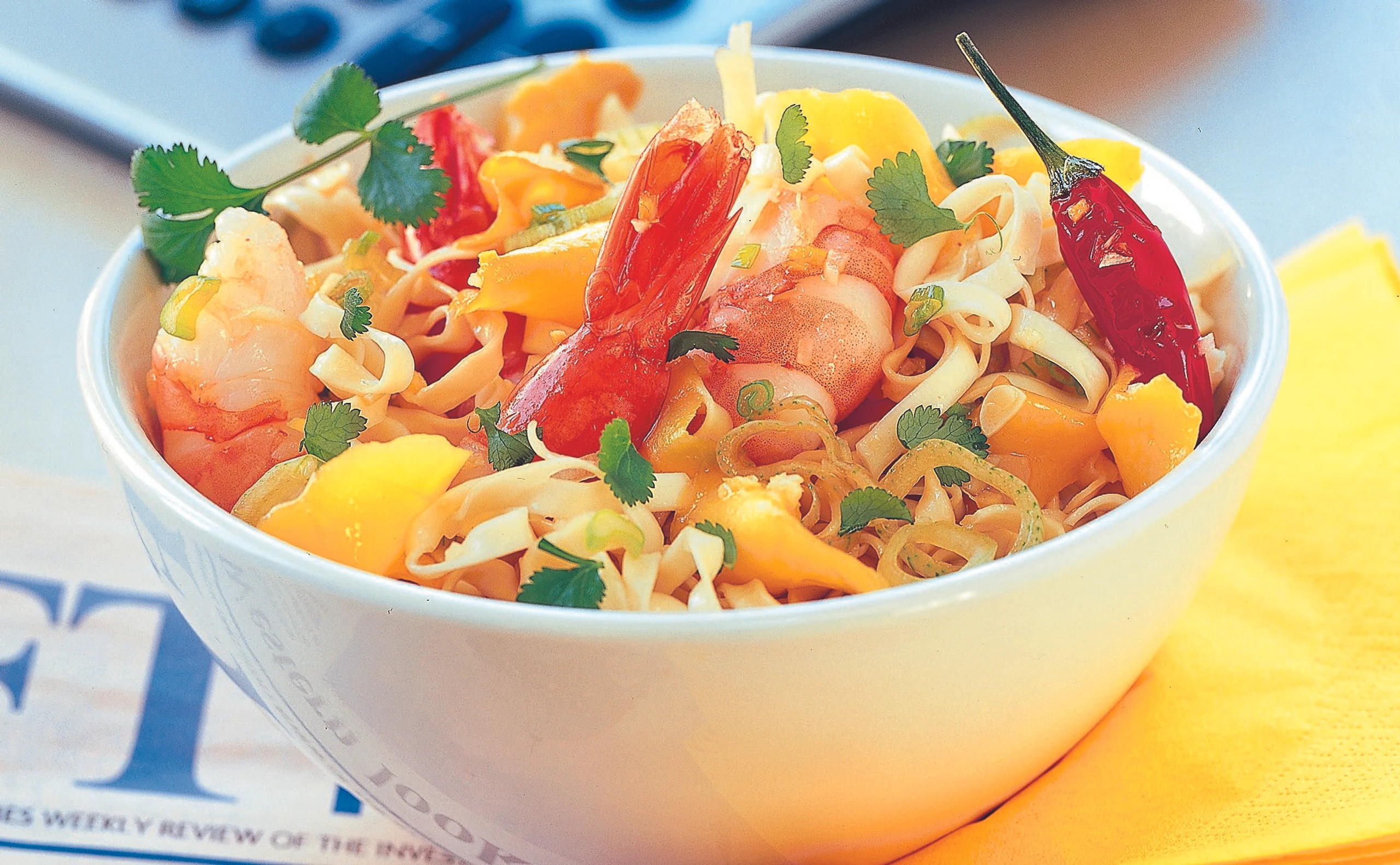 Asiatischer Nudeltopf mit Garnelen