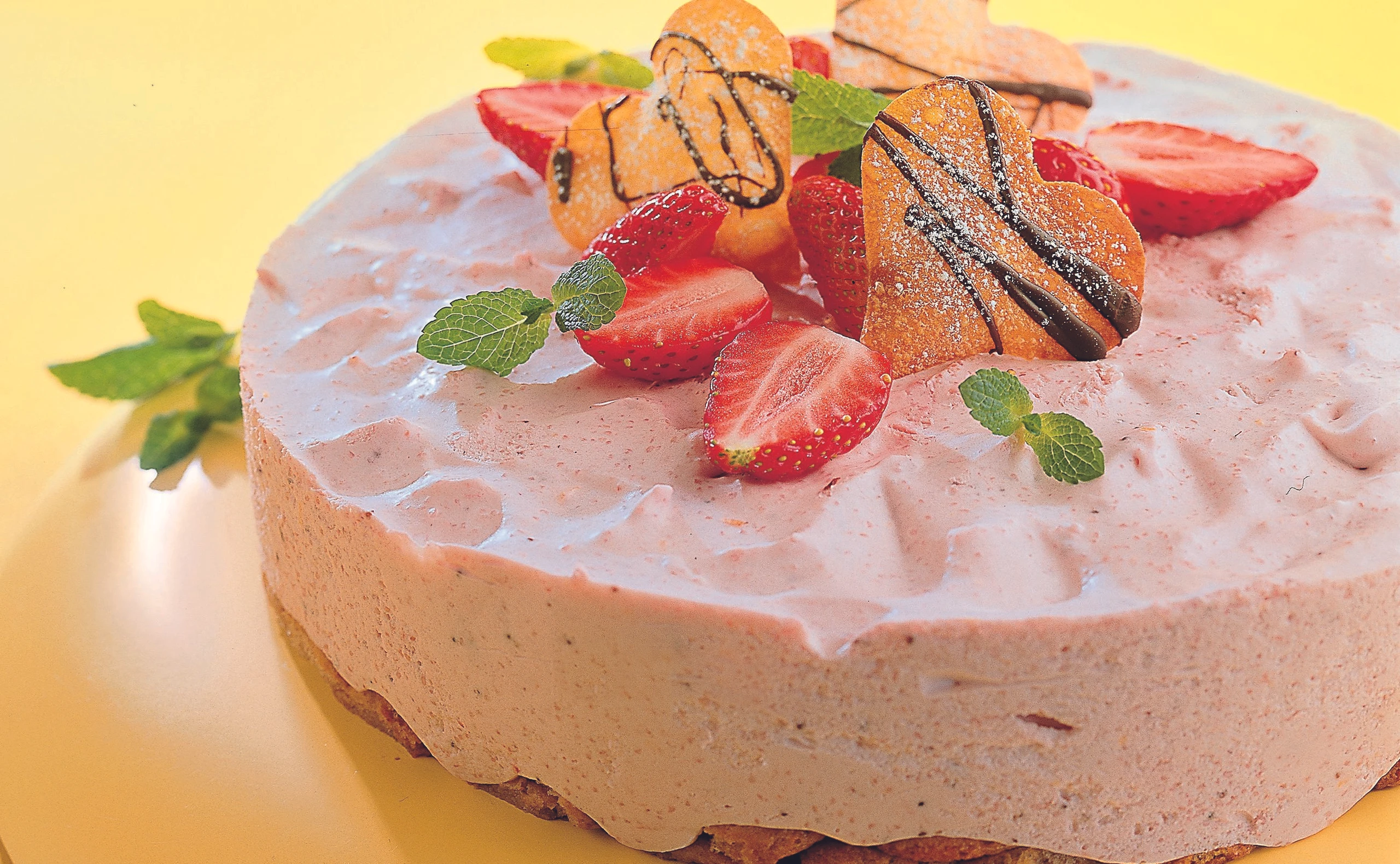 Erdbeertorte mit Biskottenboden