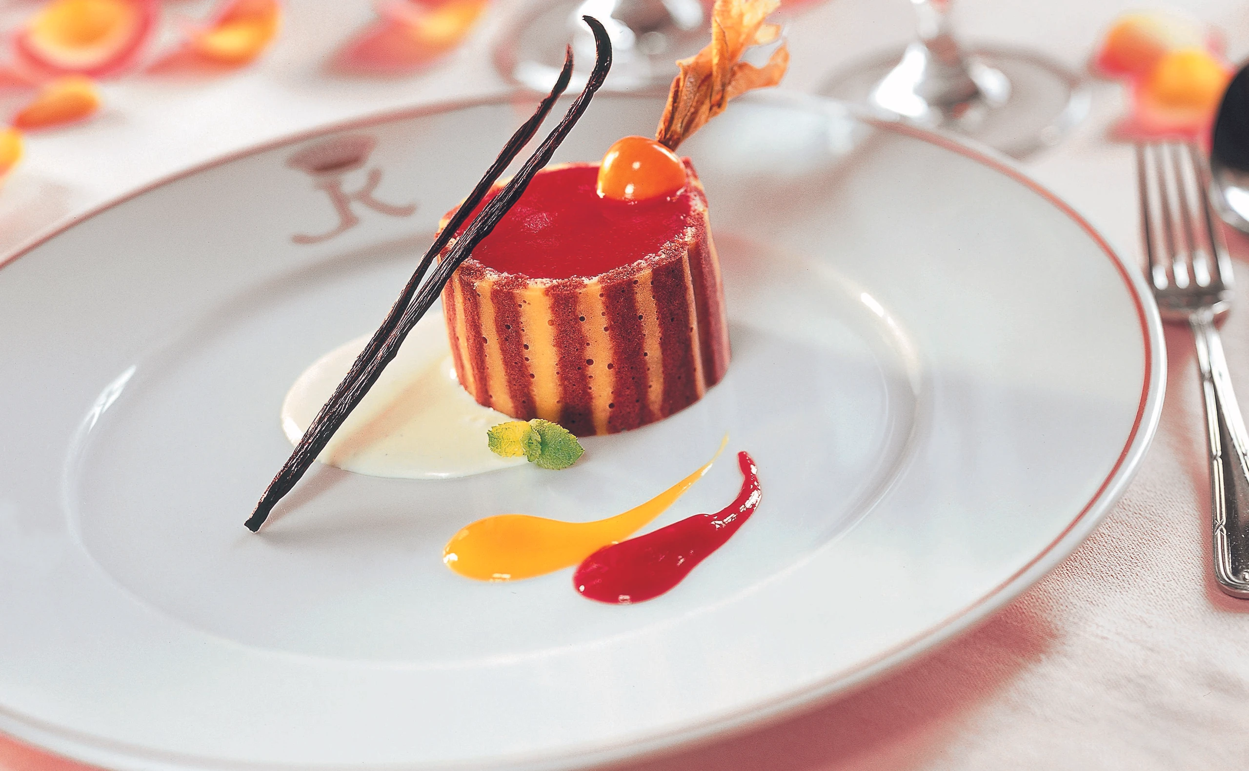 Erdbeer-Rahmtörtchen mit Minzesauce