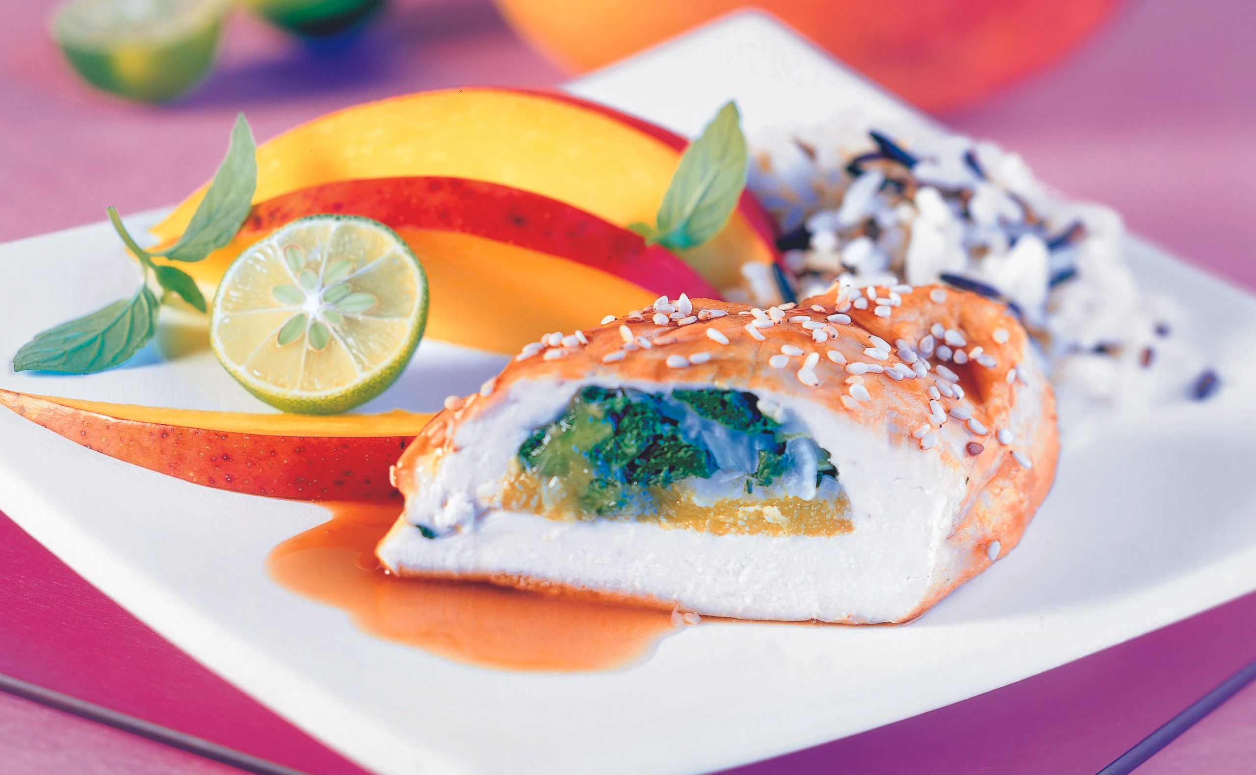Hühnerfilets mit Spinat-Mangofülle und Sesam
