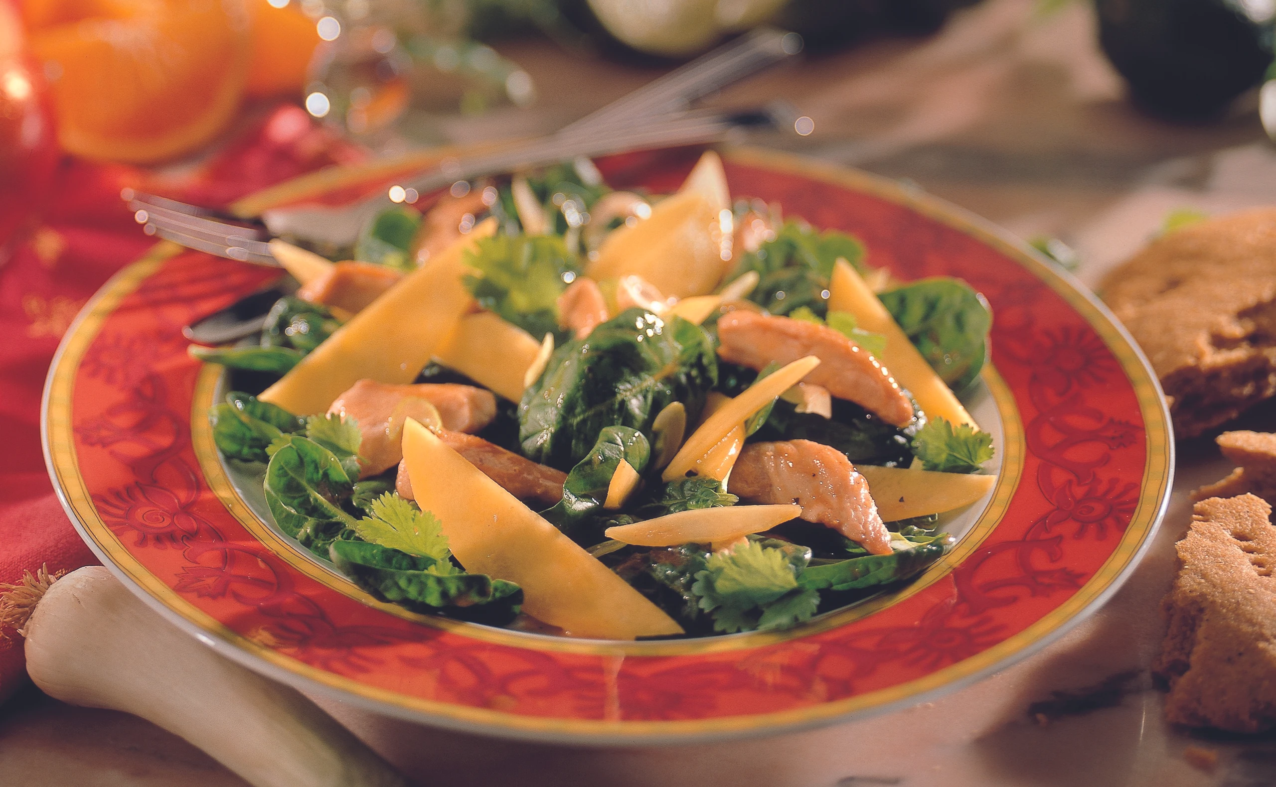 Spinatsalat mit Mango und Hühnerstreifen