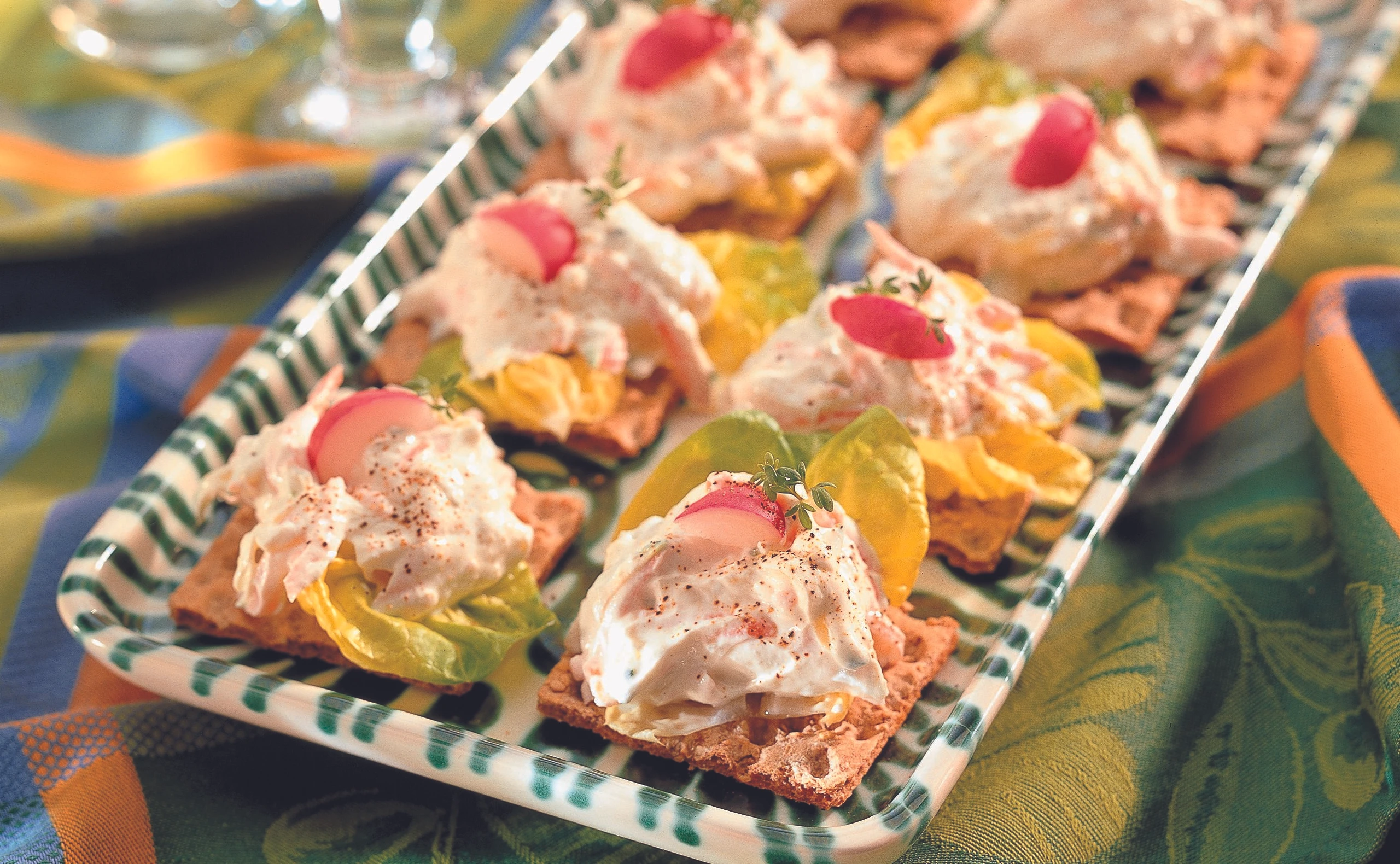 Knäckebrötchen mit Gemüseaufstrich