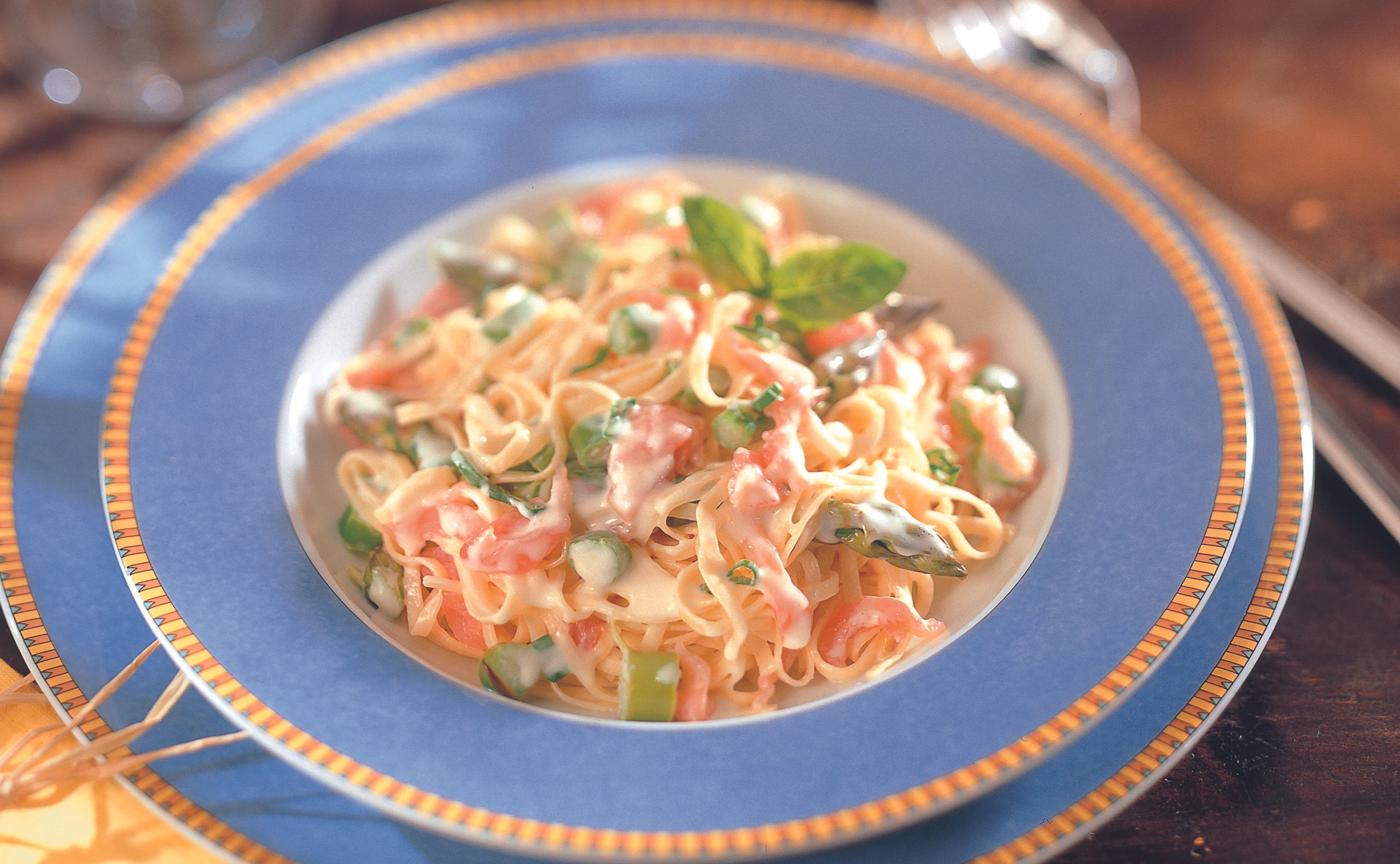 Tagliolini mit Lachs und Spargel