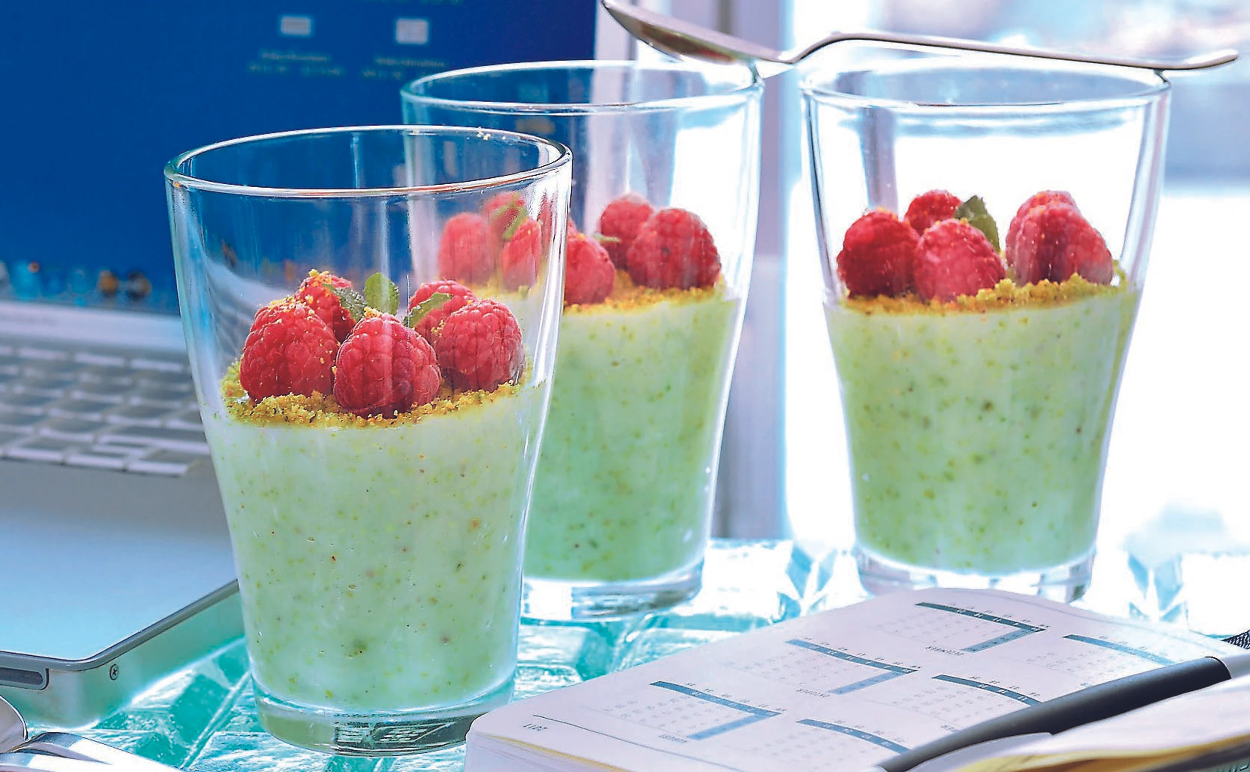 Pistazien-Pudding mit Beeren