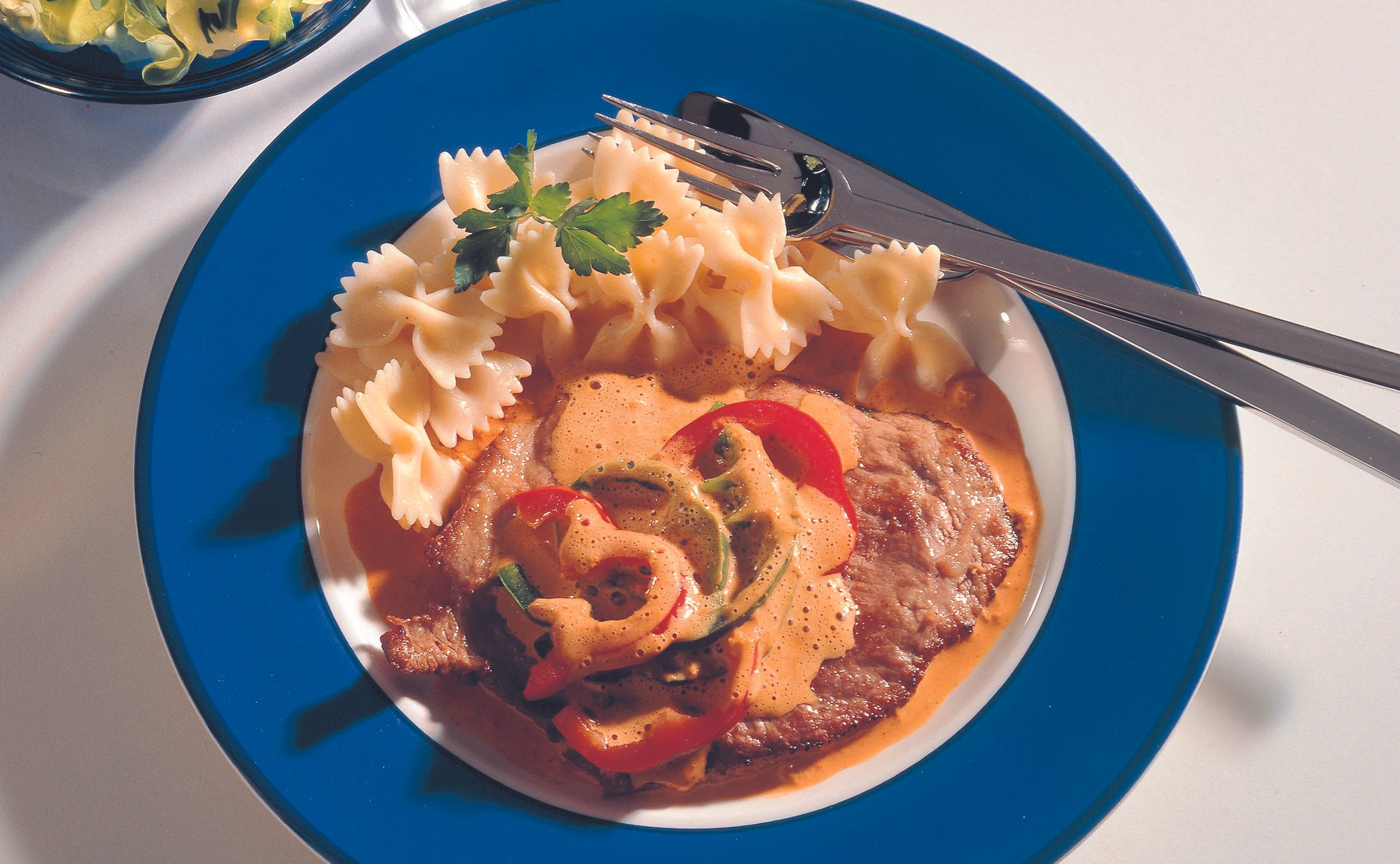 Schweinsschnitzel mit Paprika und Majoran