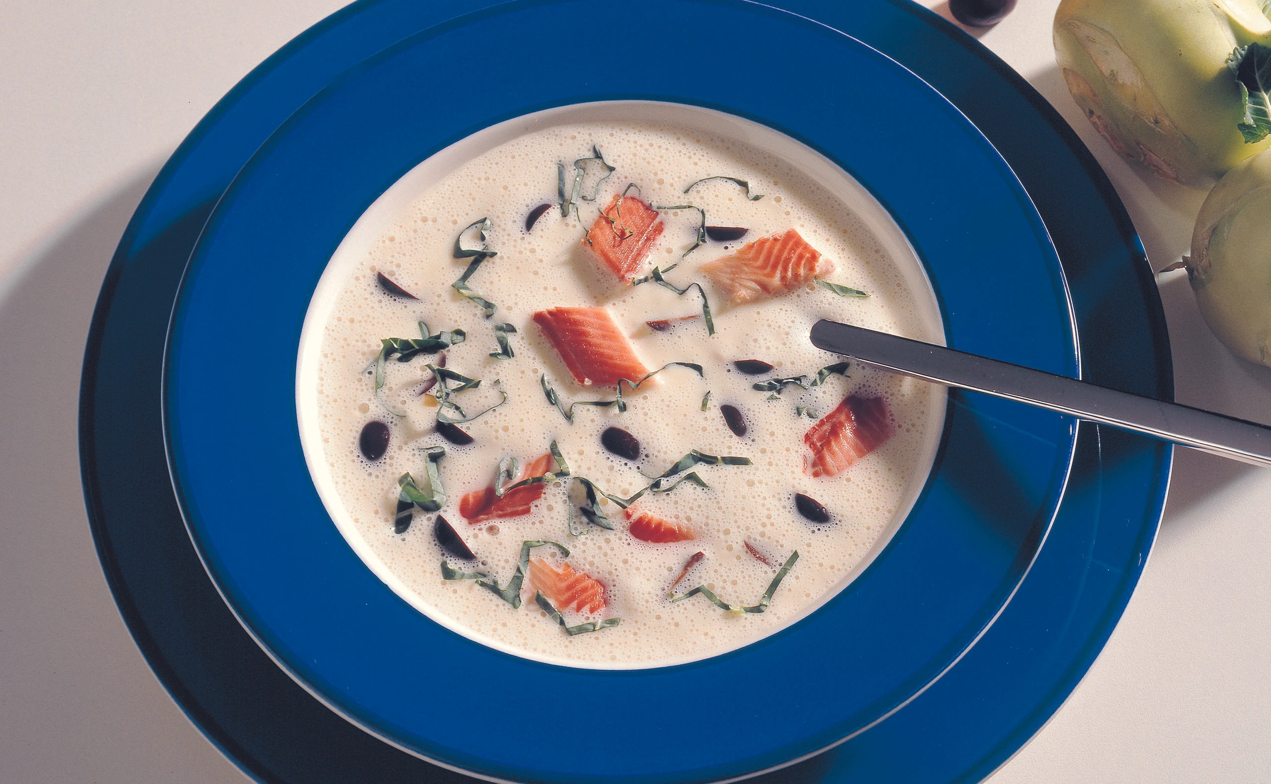 Kohlrabi-Cremesuppe mit Forellenfilet