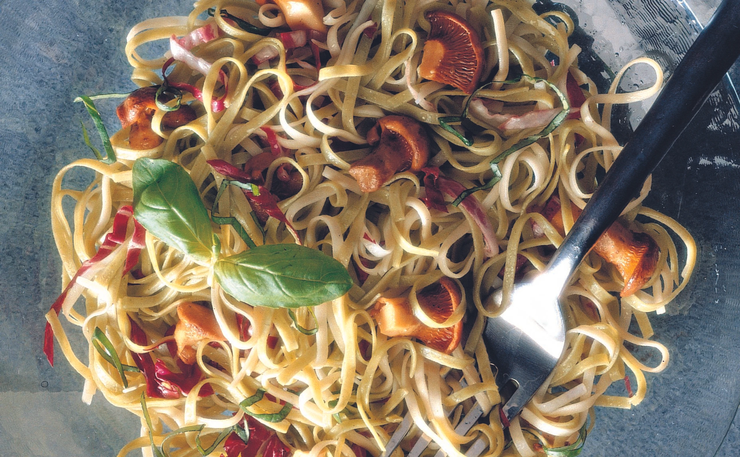 Nudelsalat mit Eierschwammerln