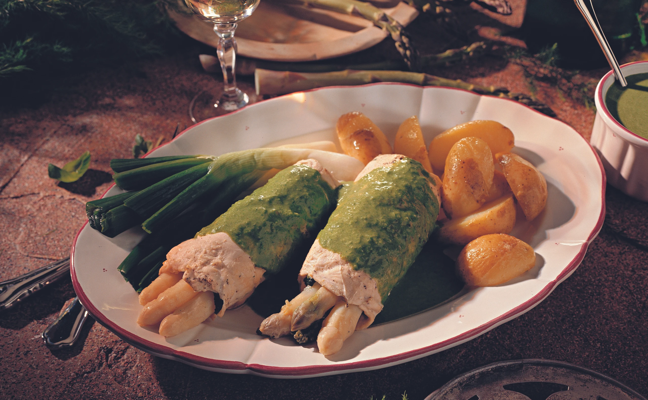 Hühnerbrust-Rouladen mit Spinat und Spargel