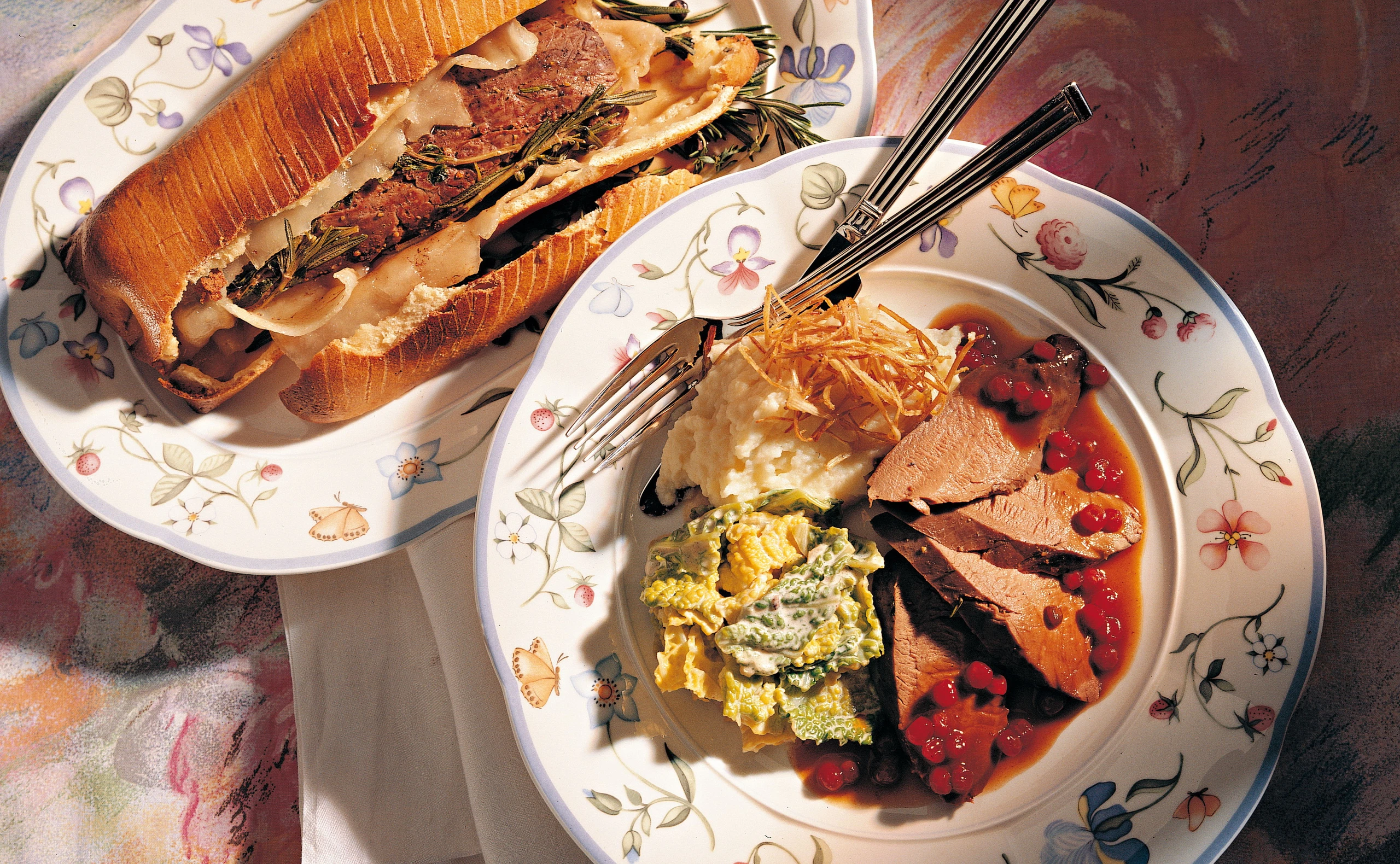 Rehfilet im Salzteig mit Wildsauce