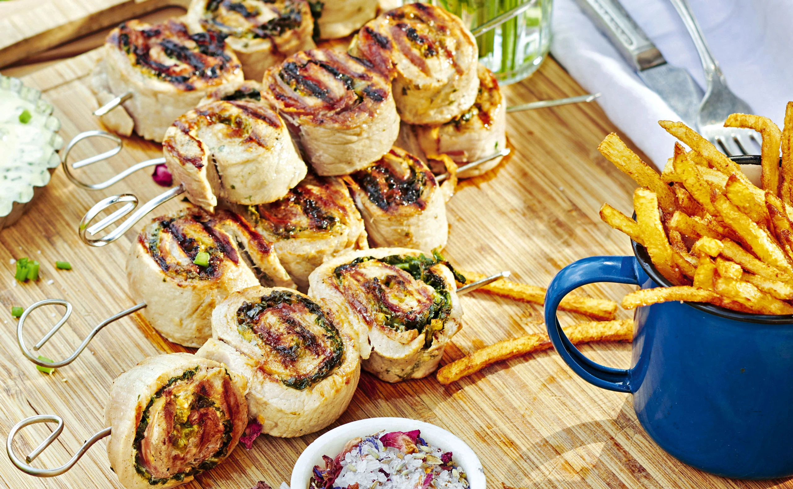 Rouladen-Spieße mit Pommes allumettes