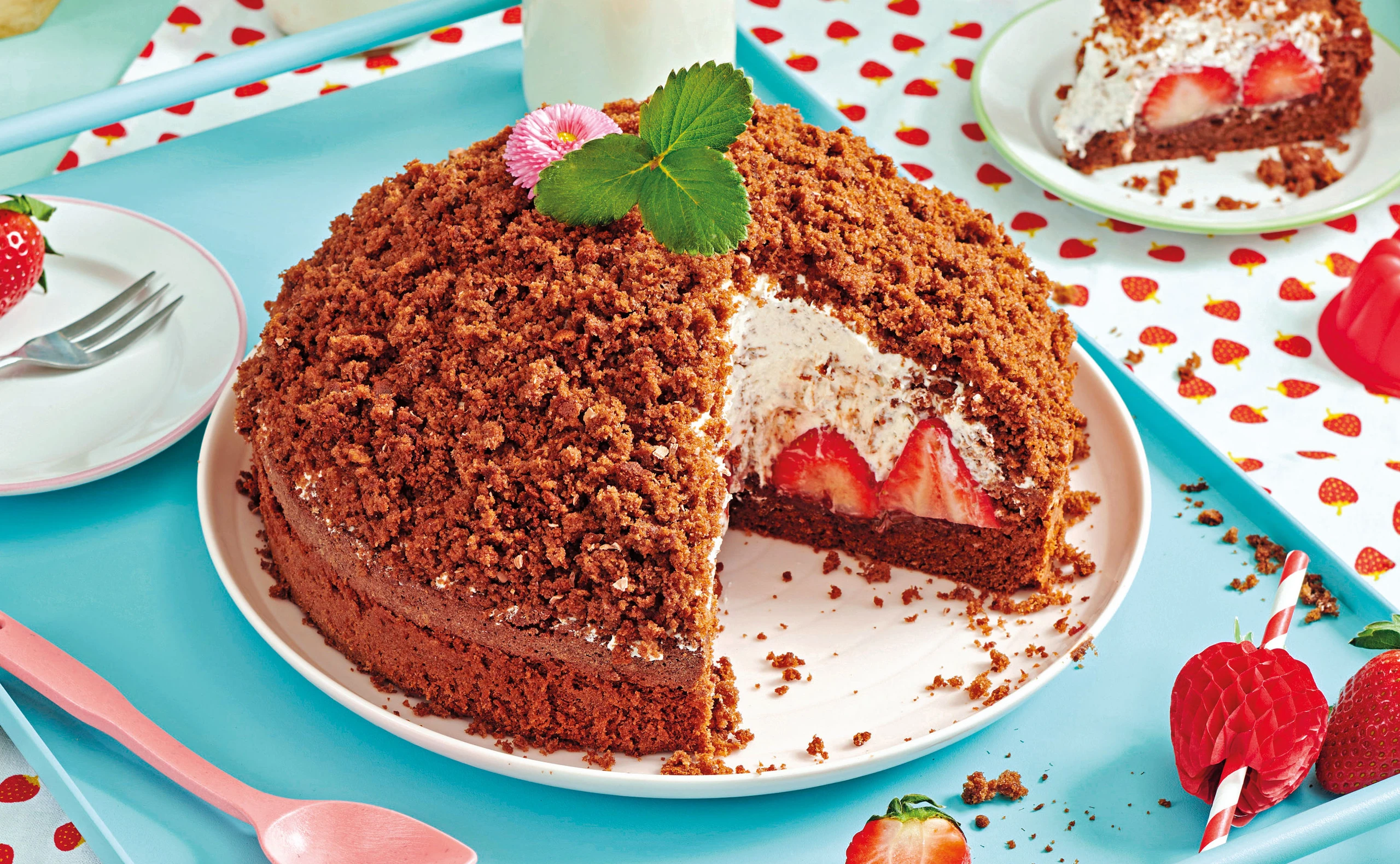 Maulwurfkuchen mit Erdbeeren