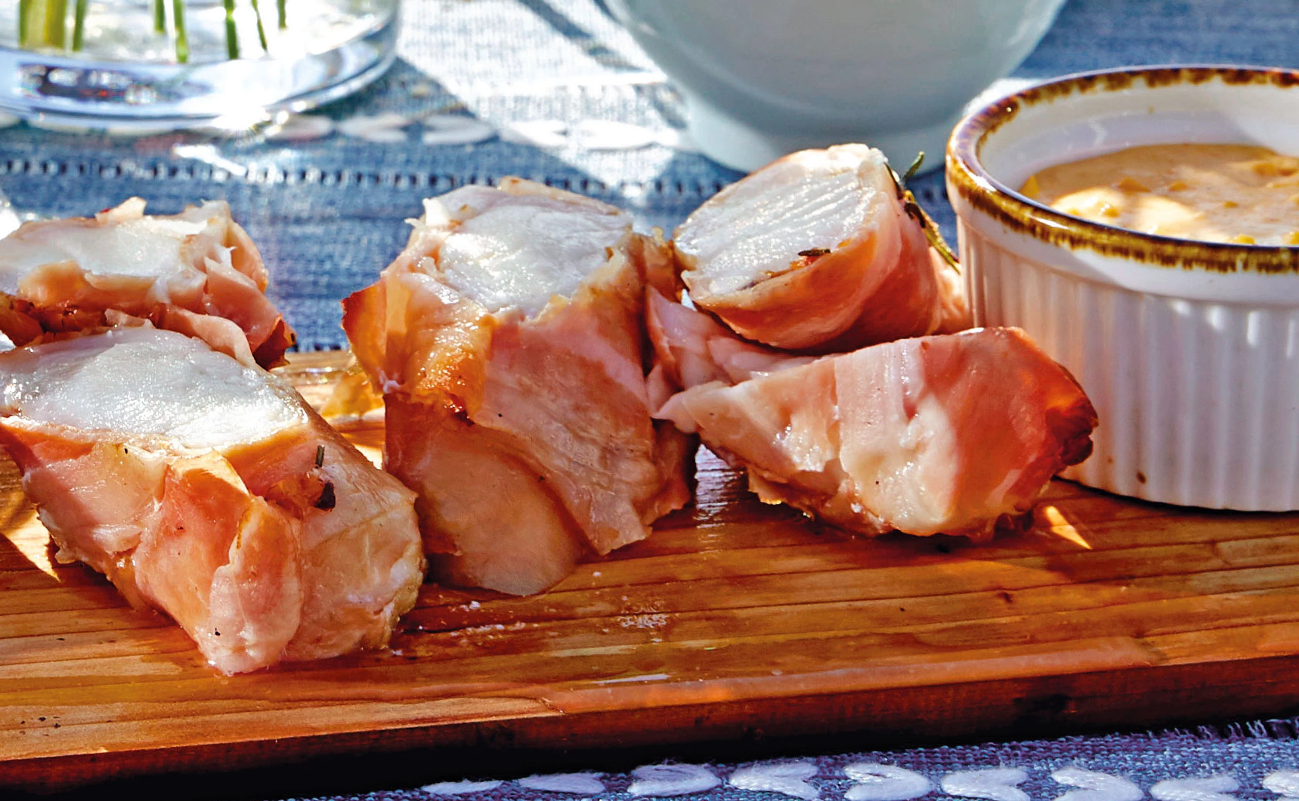 Seeteufel in Pancetta mit Mango-Chilisauce