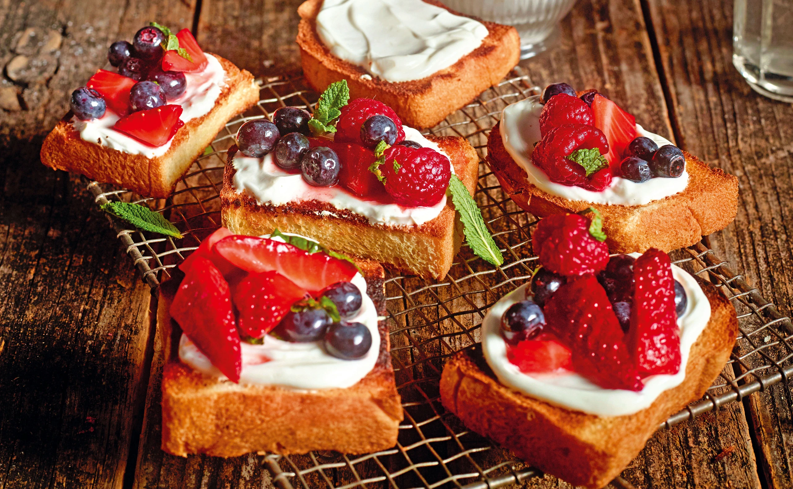 Brioche-Toasties mit Beeren
