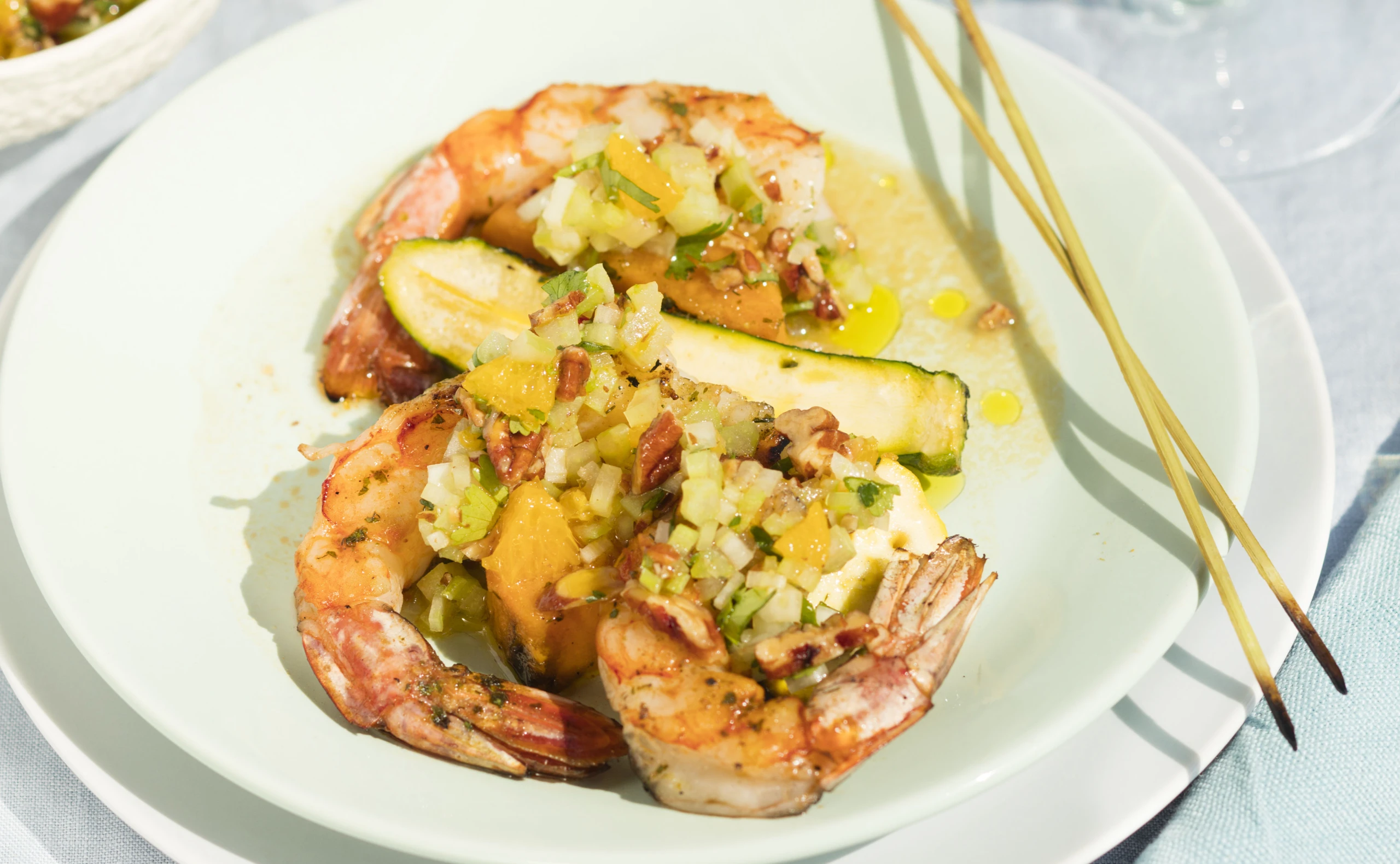 Garnelenspieße mit Zucchini und Kürbis