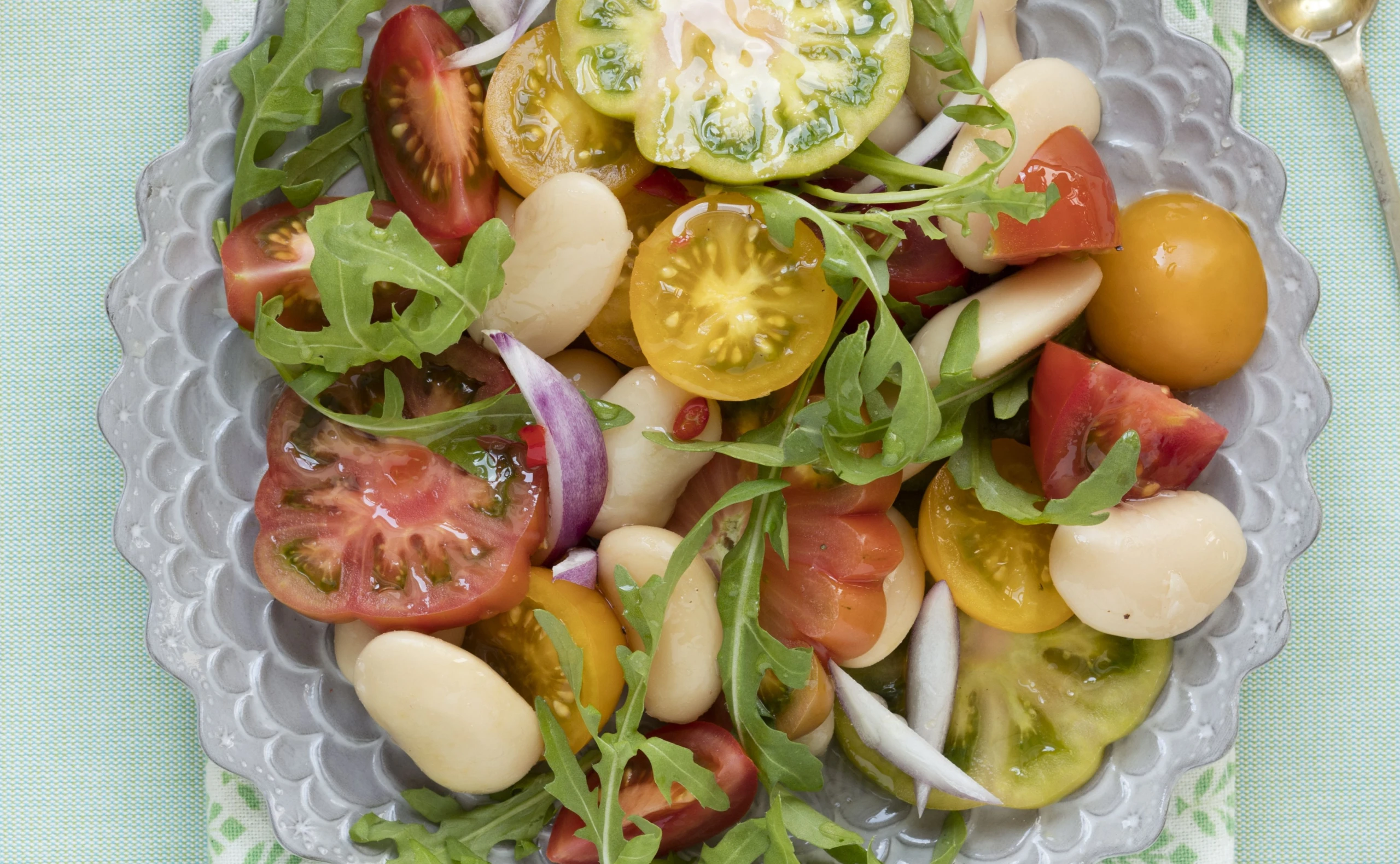 Paradeisersalat mit Bohnen