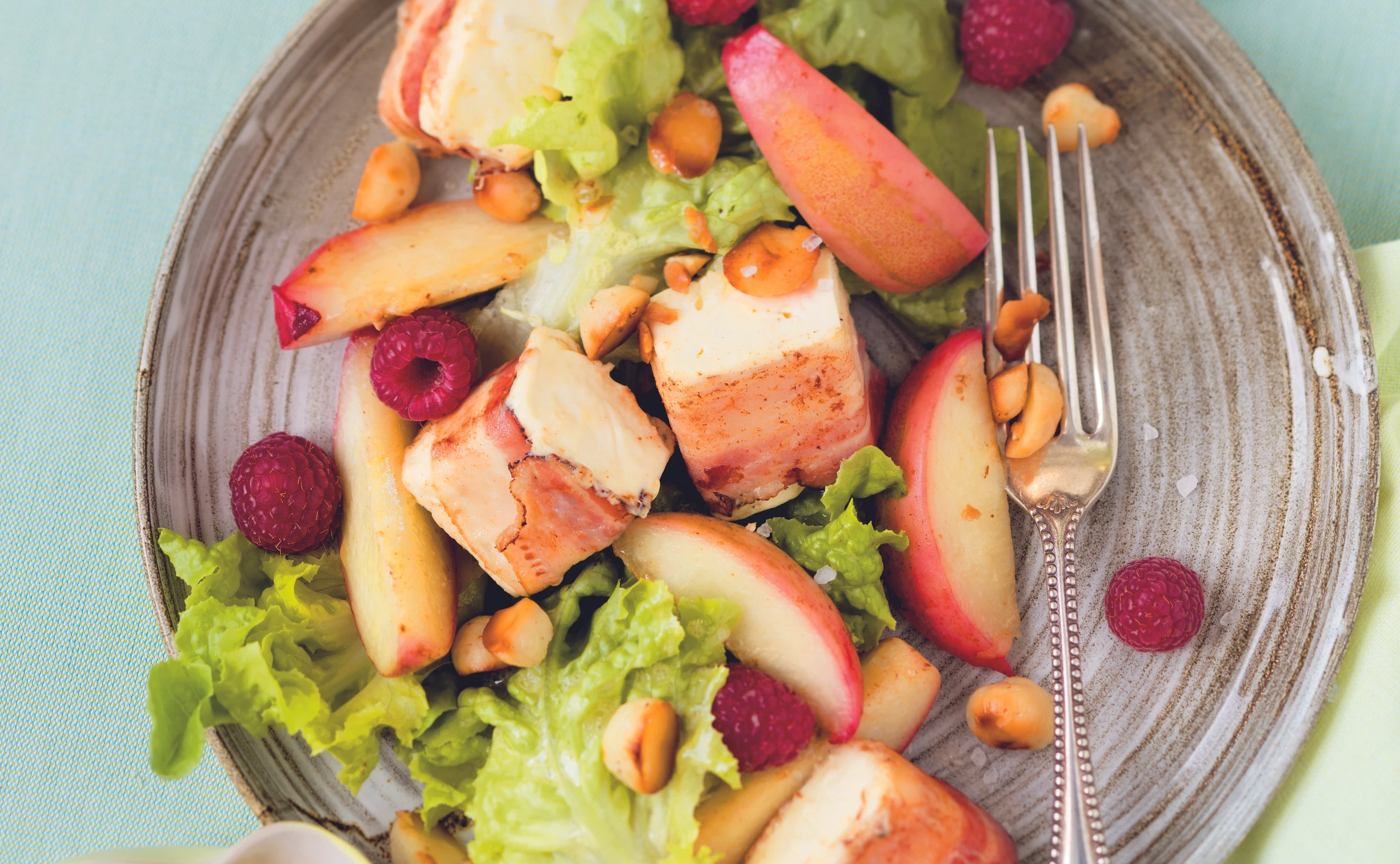 Schafkäse im Speckmantel