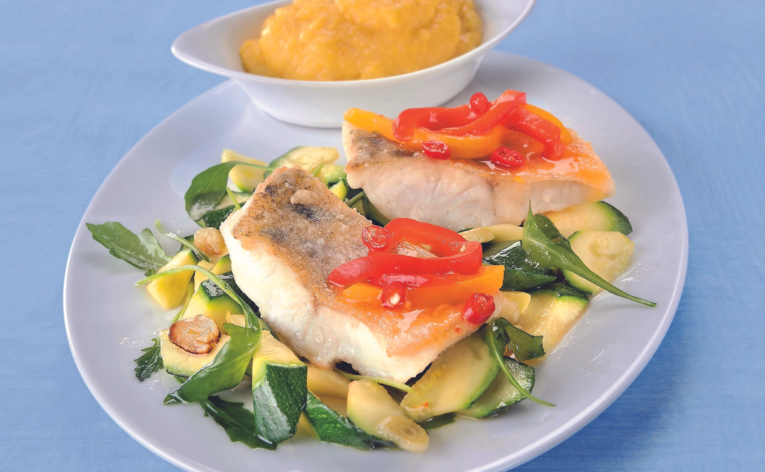 Zander mit Paprika-Chutney und Zucchini