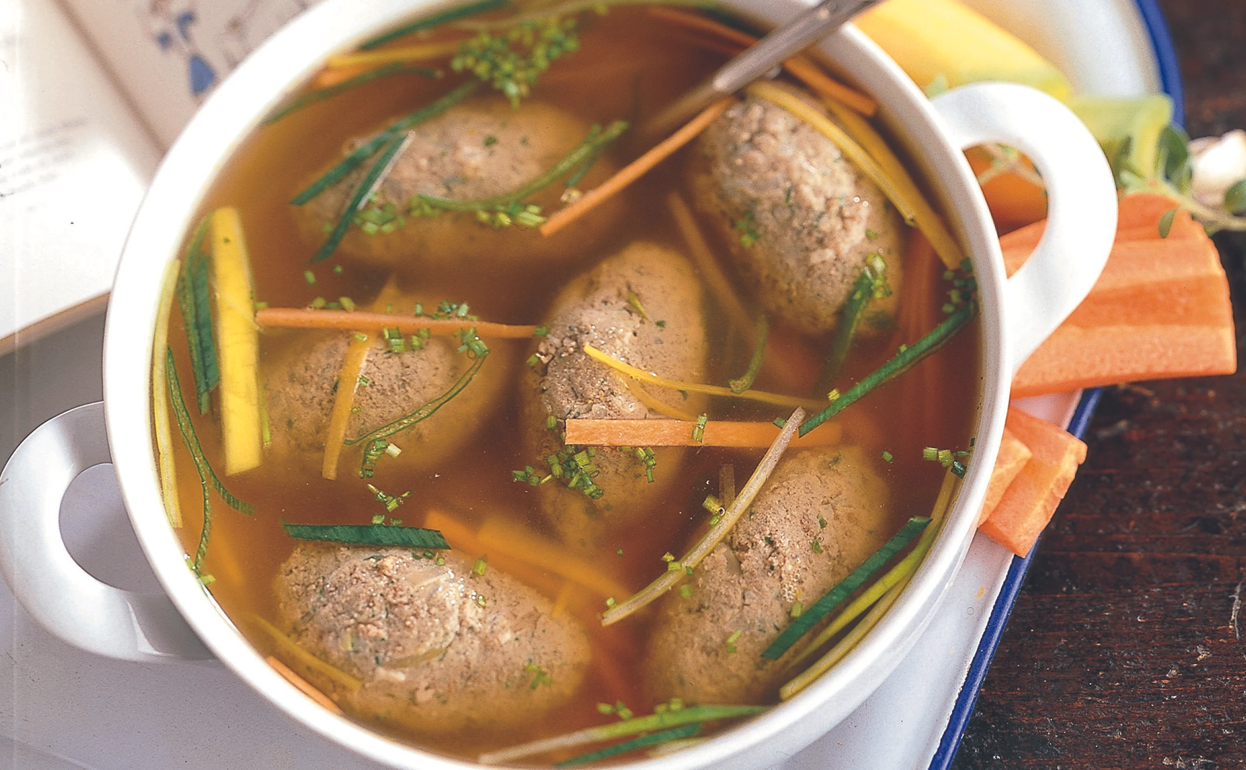 Lebernockerlsuppe mit Gemüse