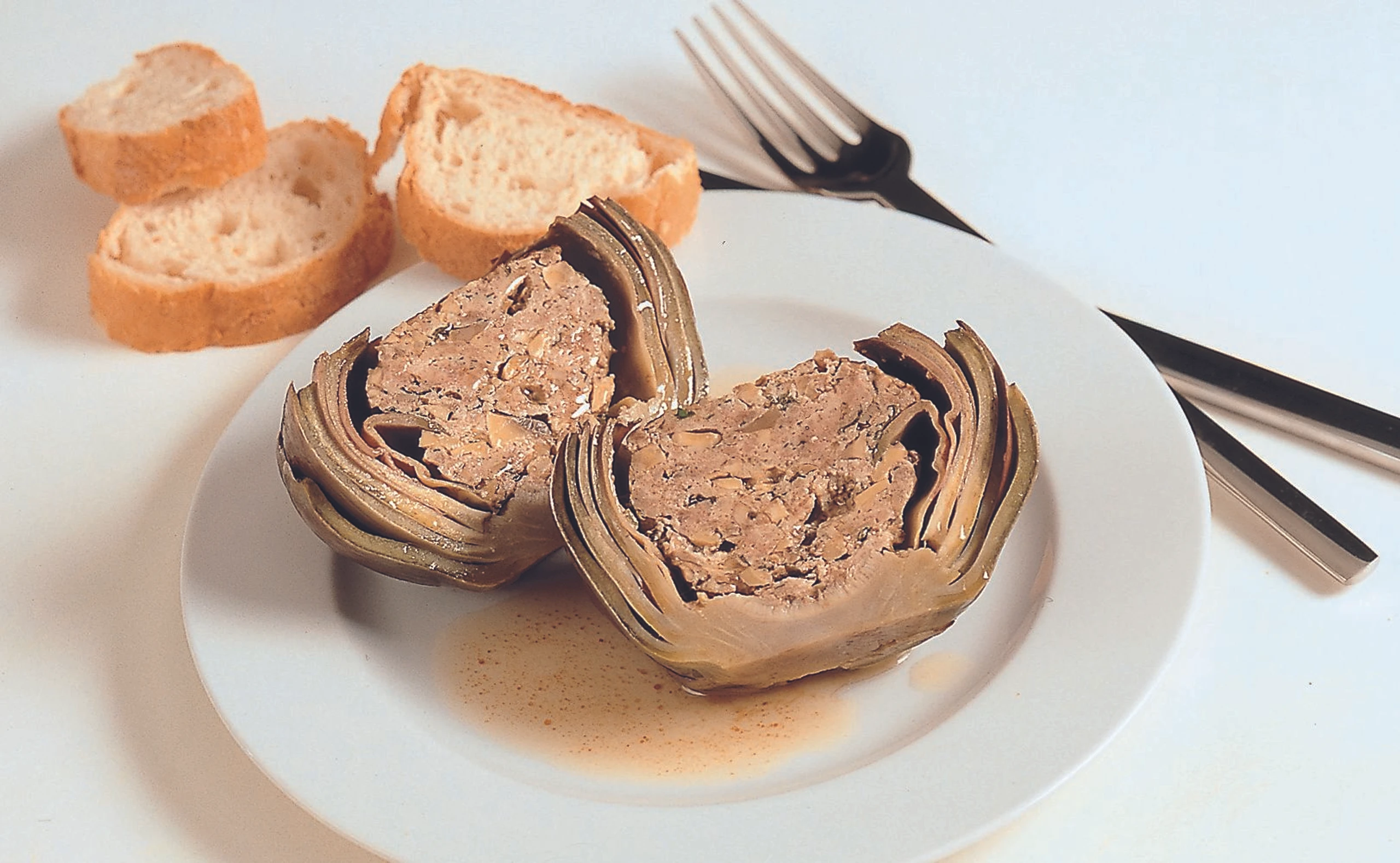 Mit Schwammerln und Faschiertem gefüllte Artischocken