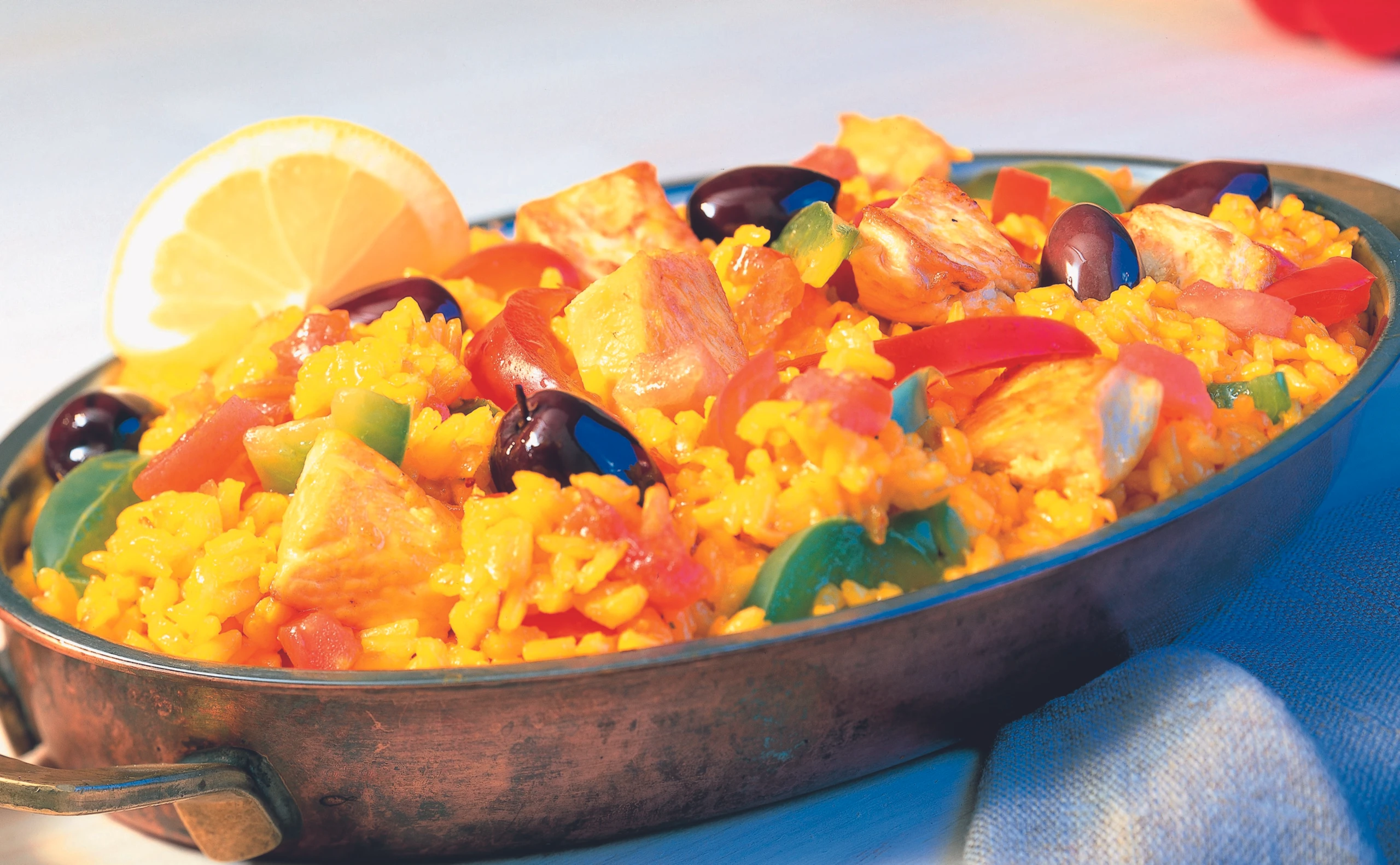 Spanischer Reis mit Hühnerfleisch und Gemüse