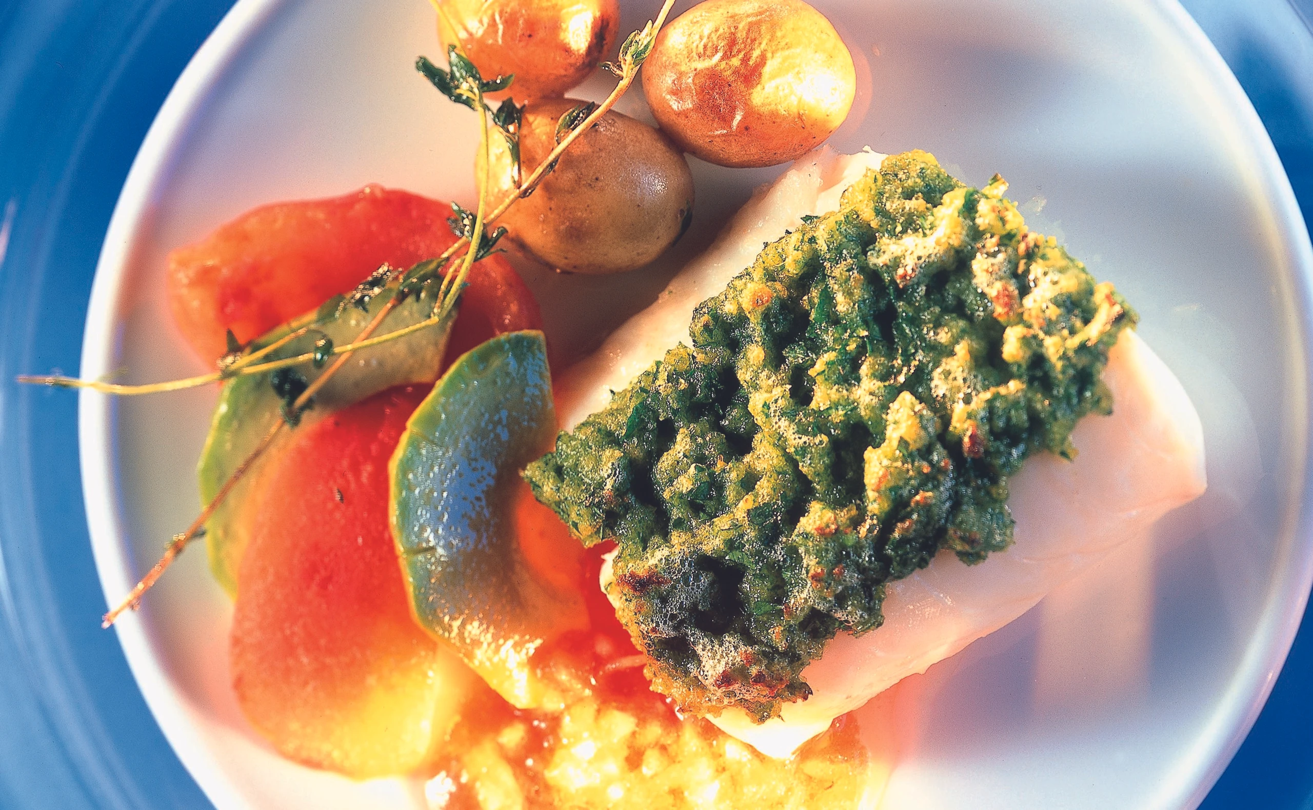Kabeljaufilet mit Kräuterkruste und Paradeis-Vinaigrette